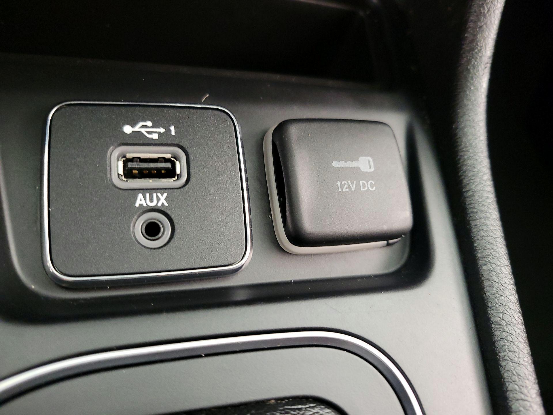 Thumbnail: 2019 Jeep Cherokee - 18