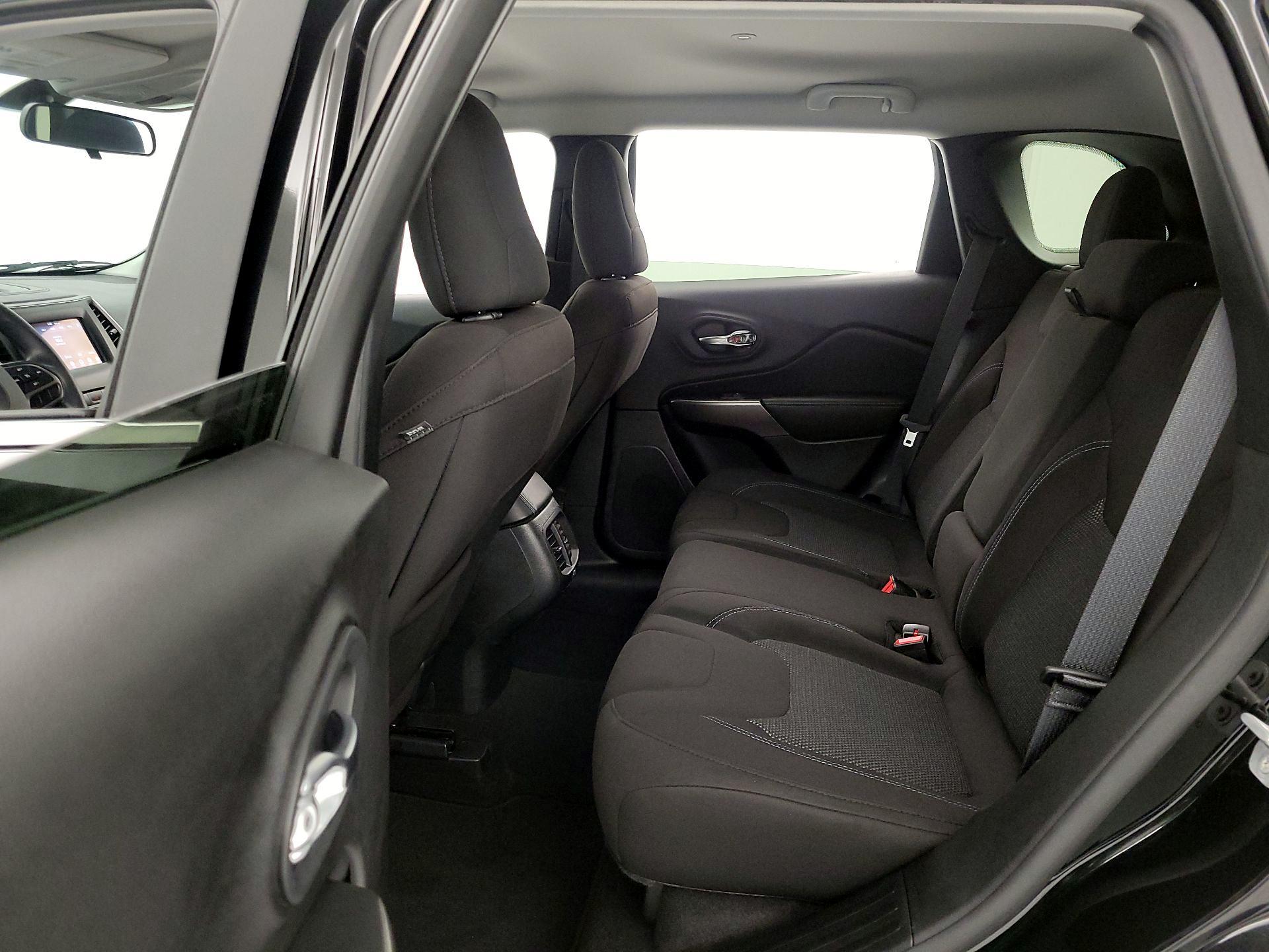 Thumbnail: 2019 Jeep Cherokee - 19