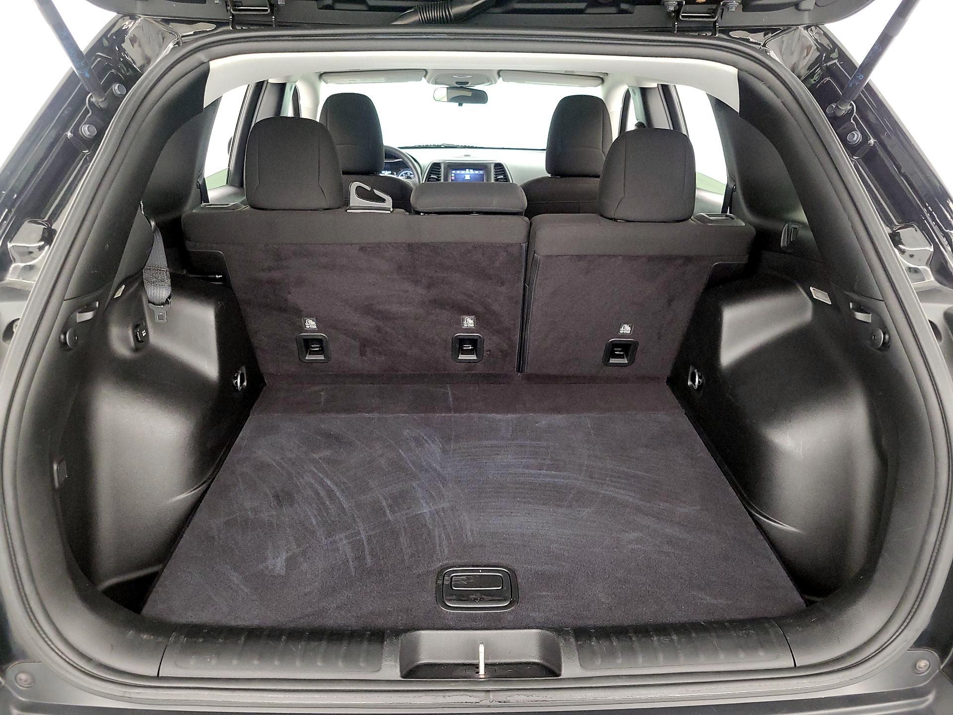 Thumbnail: 2019 Jeep Cherokee - 20