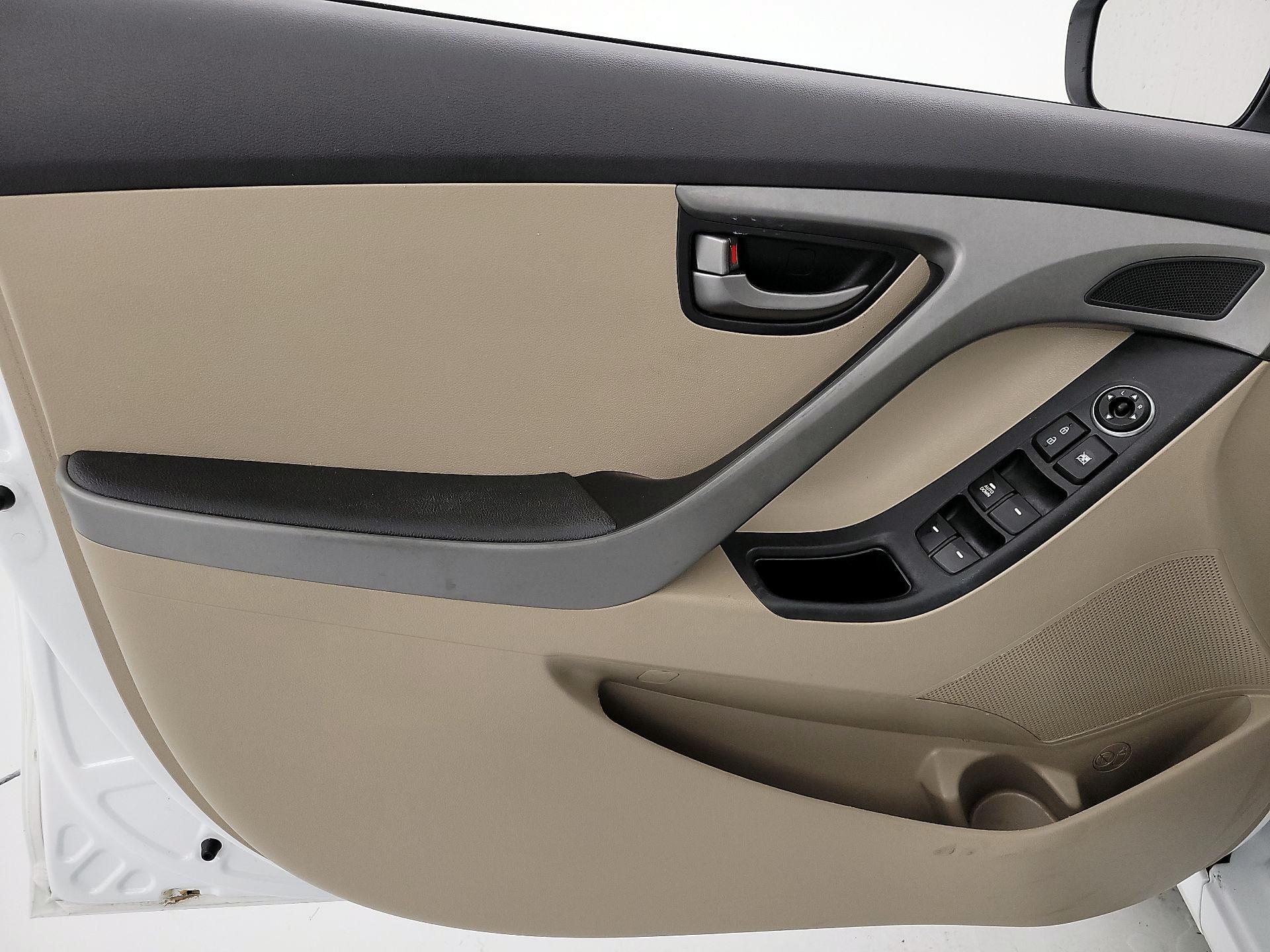 Thumbnail: 2016 Hyundai Elantra - 12