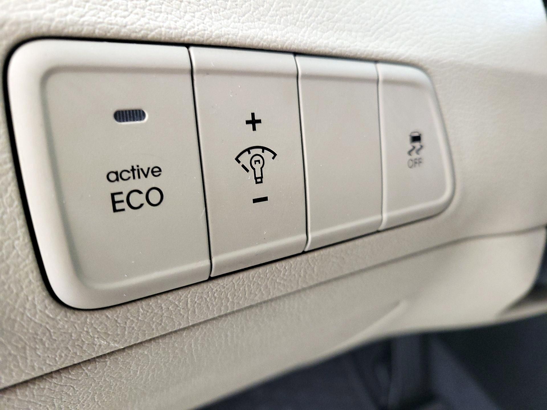 Thumbnail: 2016 Hyundai Elantra - 13