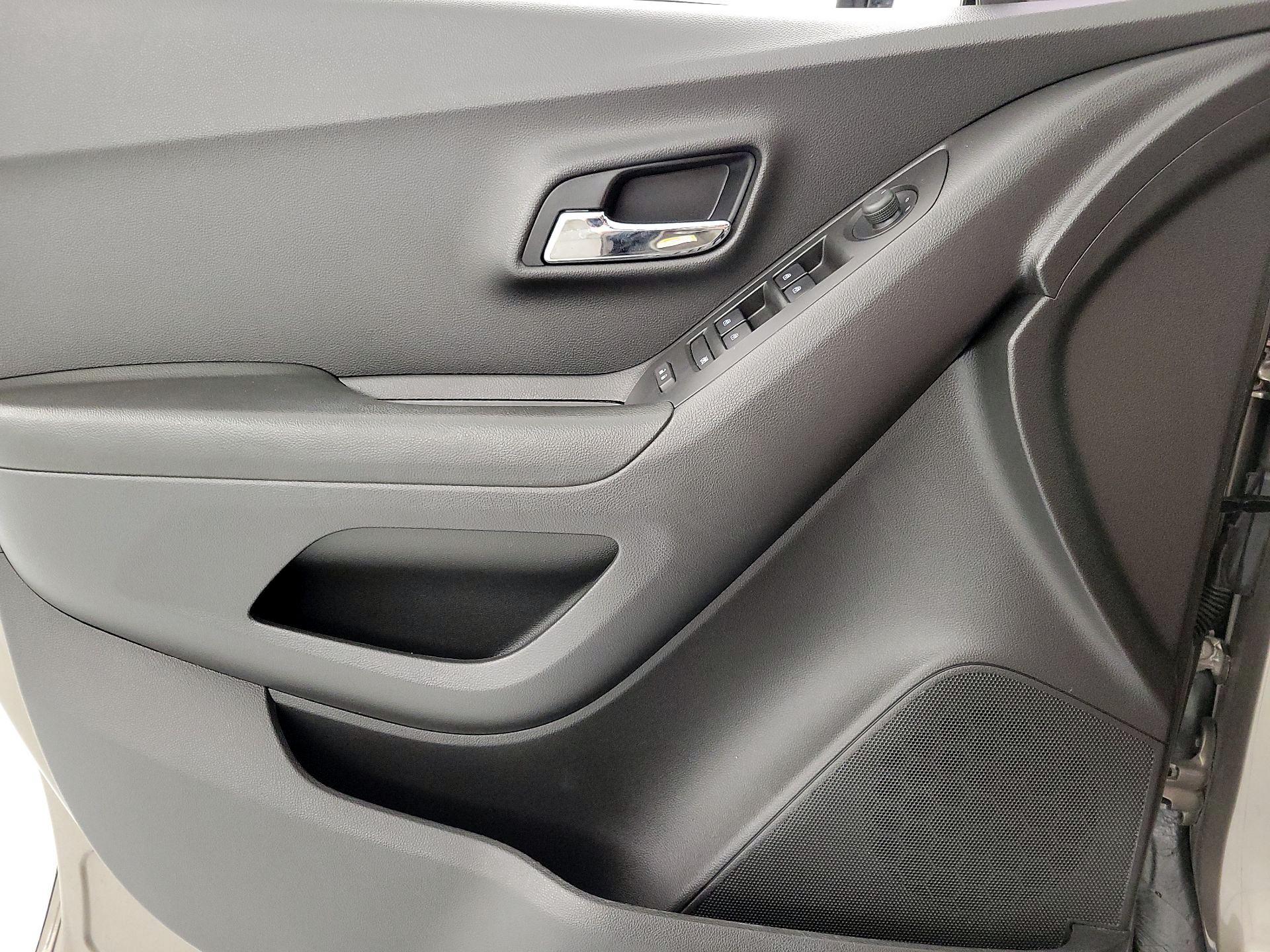 Thumbnail: 2021 Chevrolet Trax - 12