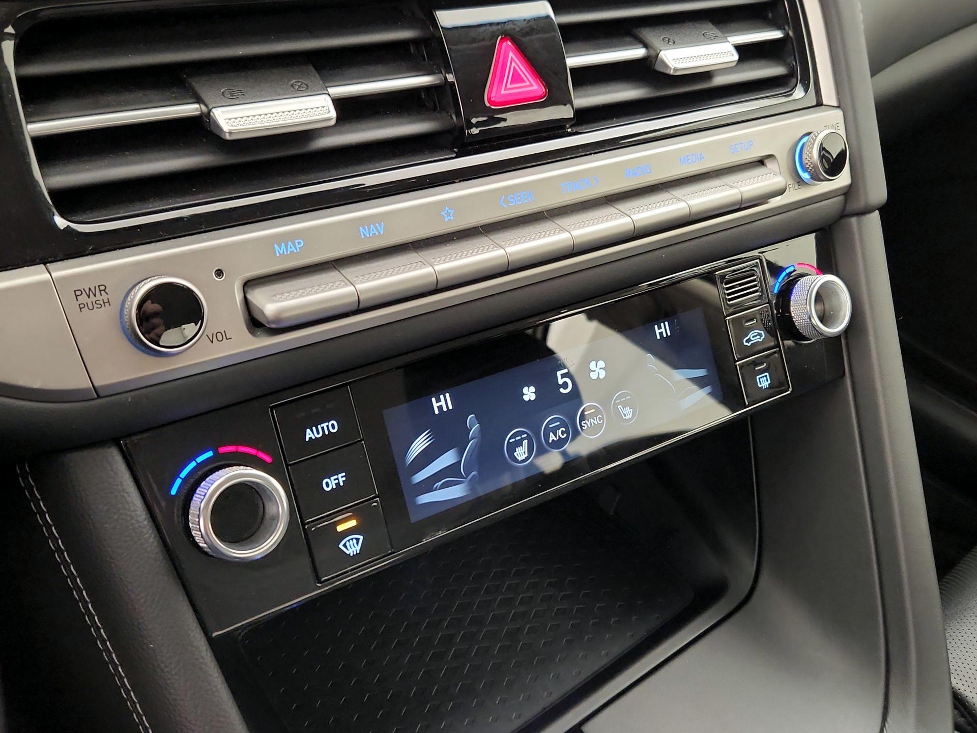 Thumbnail: 2025 Genesis G70 - 17