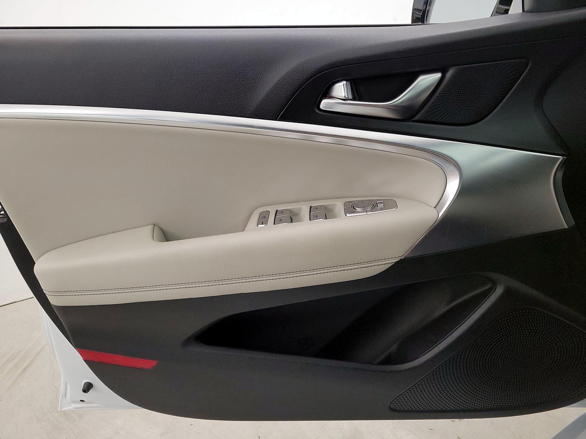 Thumbnail: 2025 Genesis G70 - 12