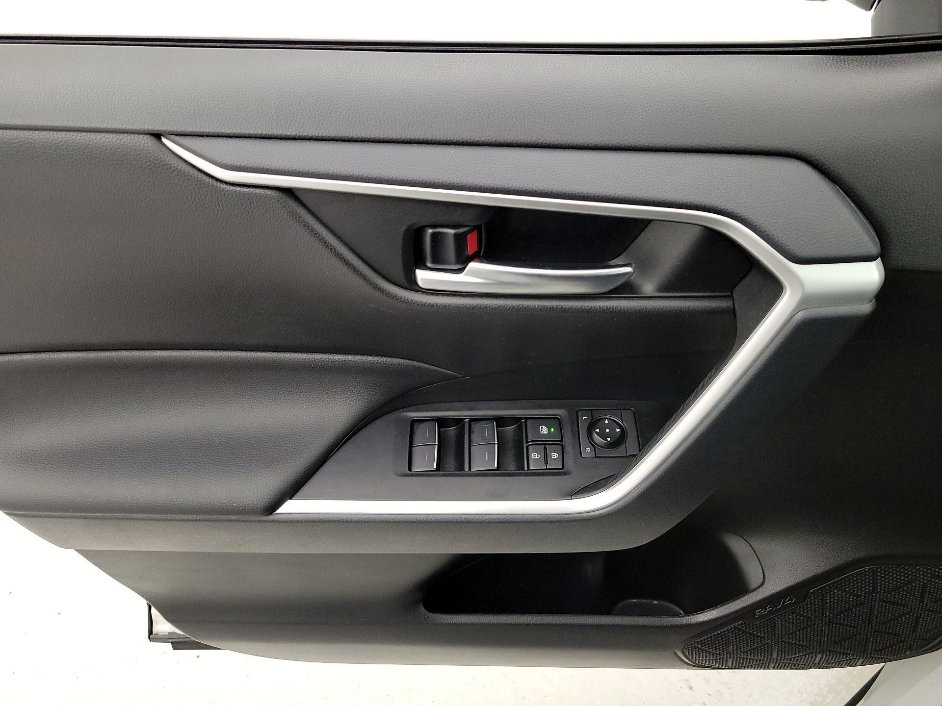 Thumbnail: 2025 Toyota RAV4 - 12