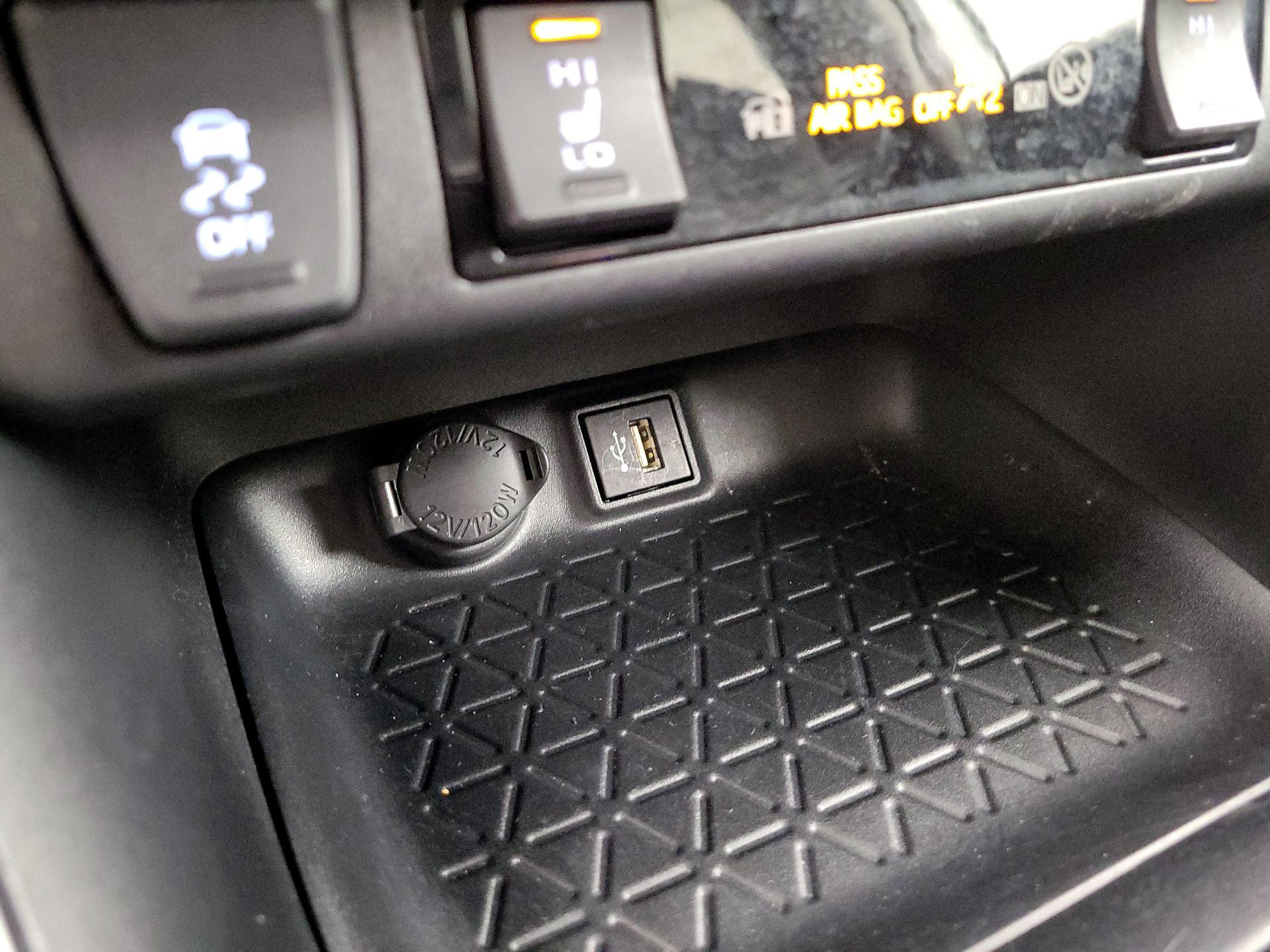 Thumbnail: 2025 Toyota RAV4 - 19