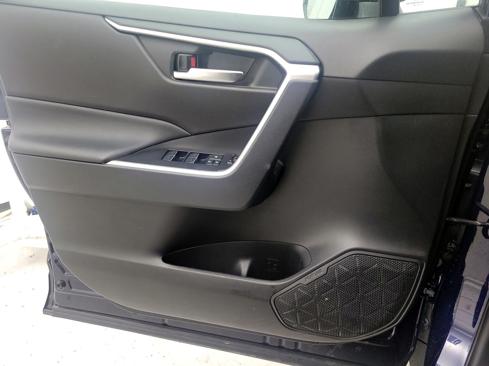 Thumbnail: 2025 Toyota RAV4 - 12