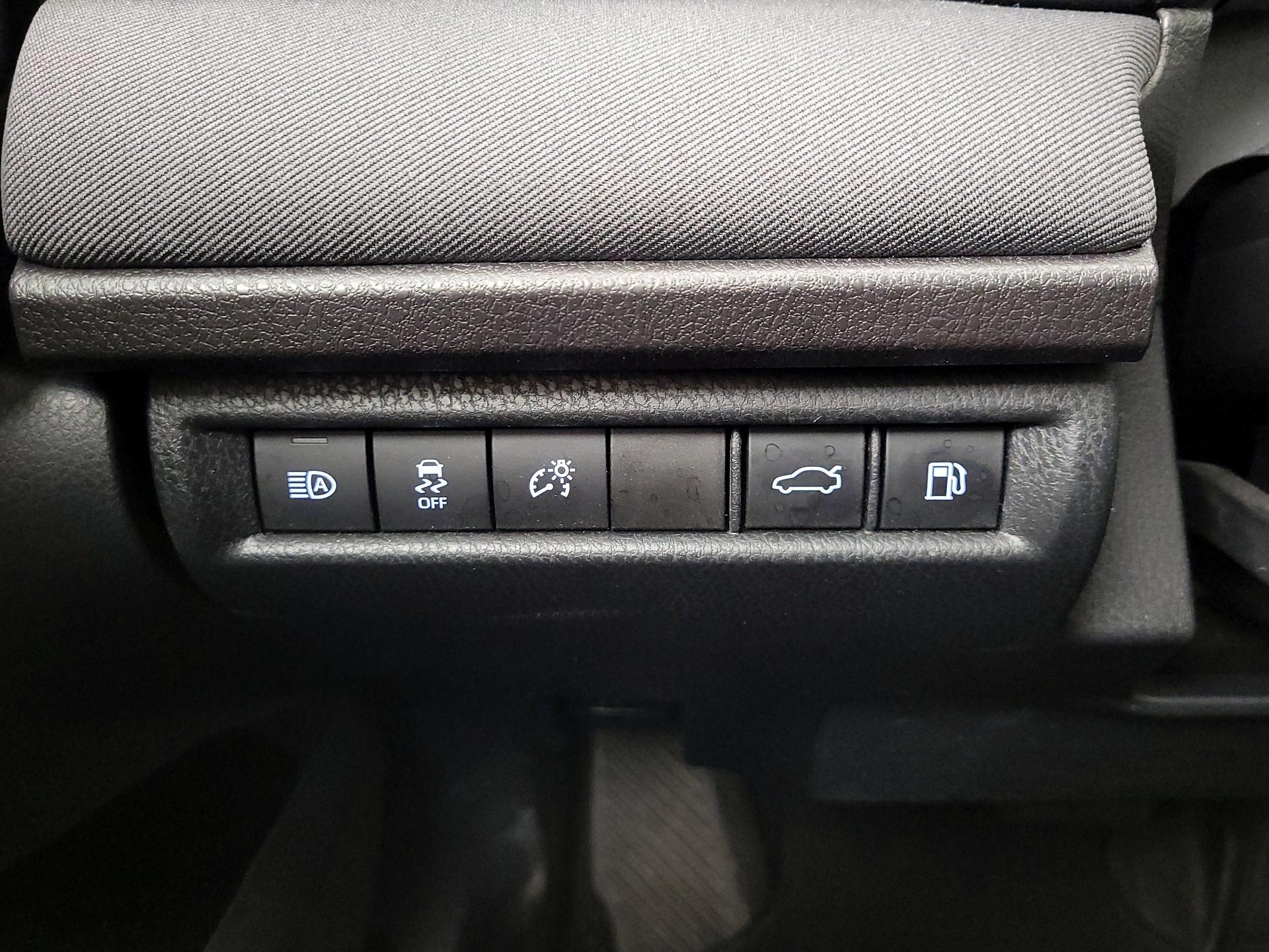 Thumbnail: 2025 Toyota Camry - 13