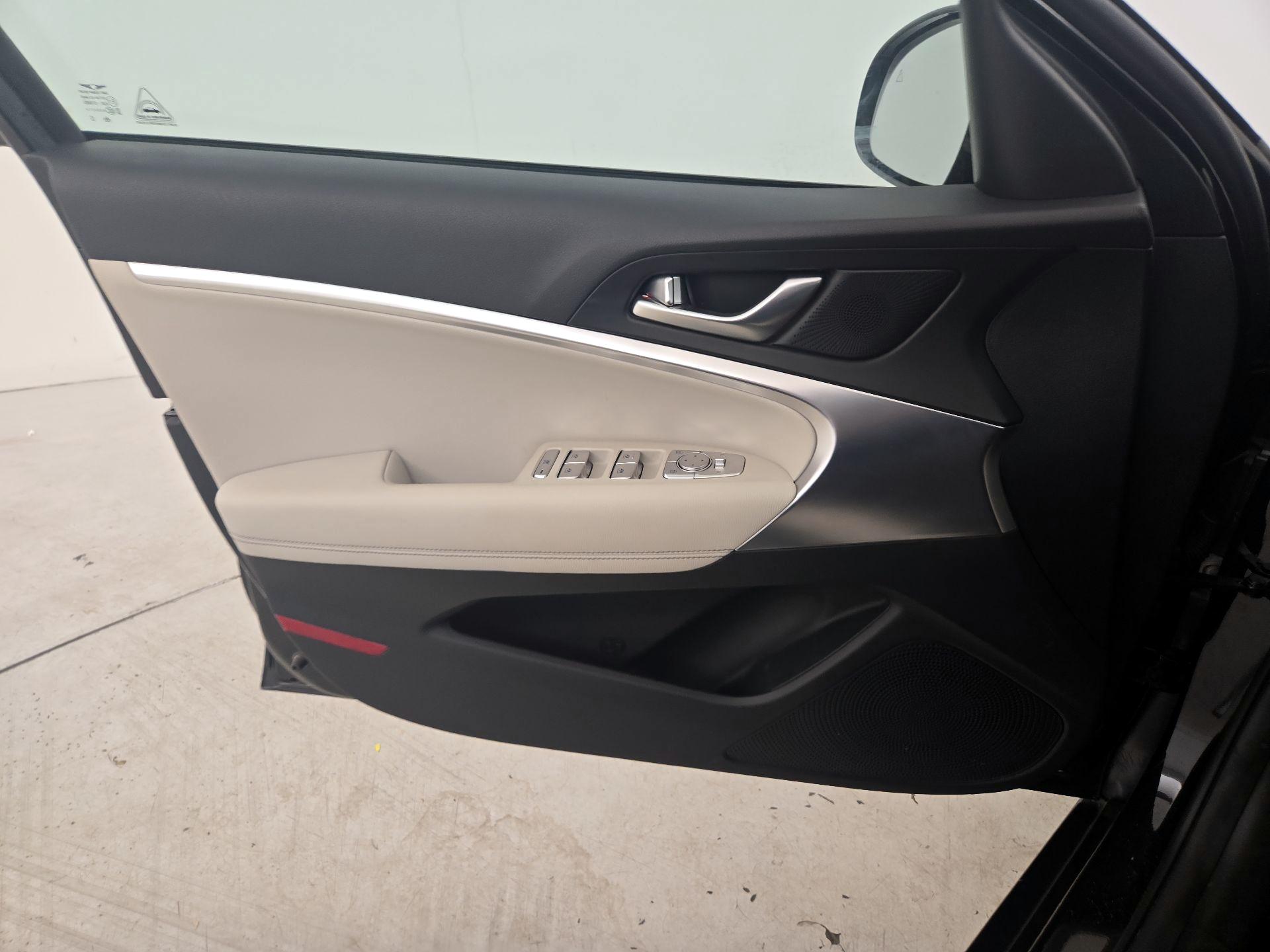 Thumbnail: 2025 Genesis G70 - 12