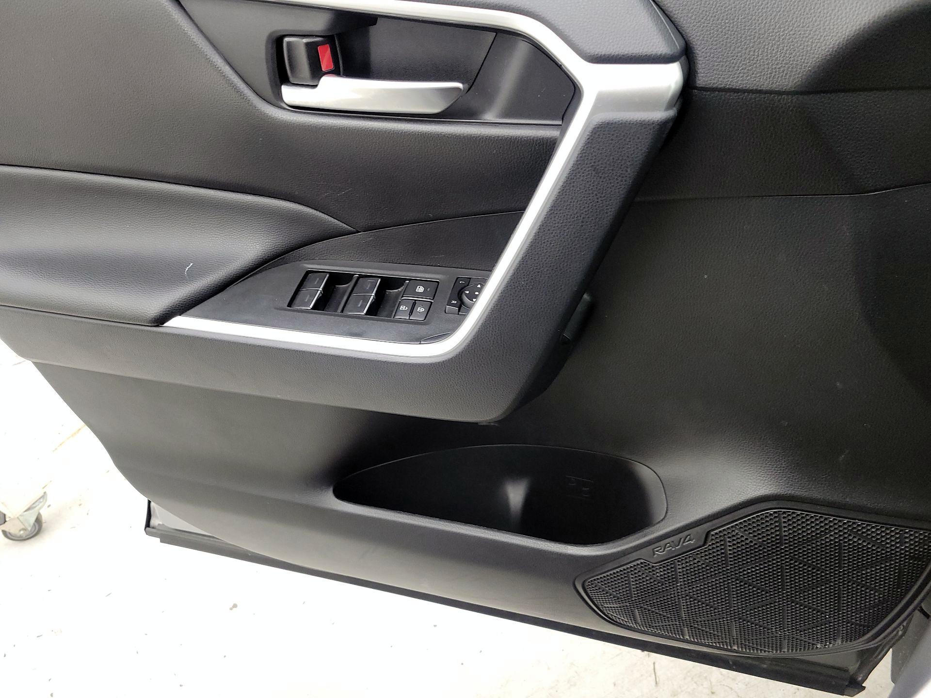 Thumbnail: 2025 Toyota RAV4 - 12