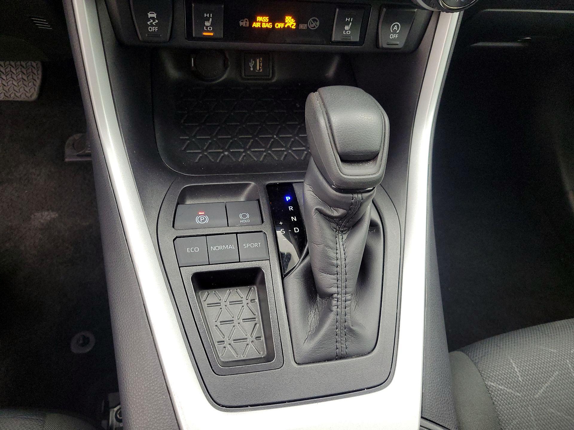 Thumbnail: 2025 Toyota RAV4 - 17