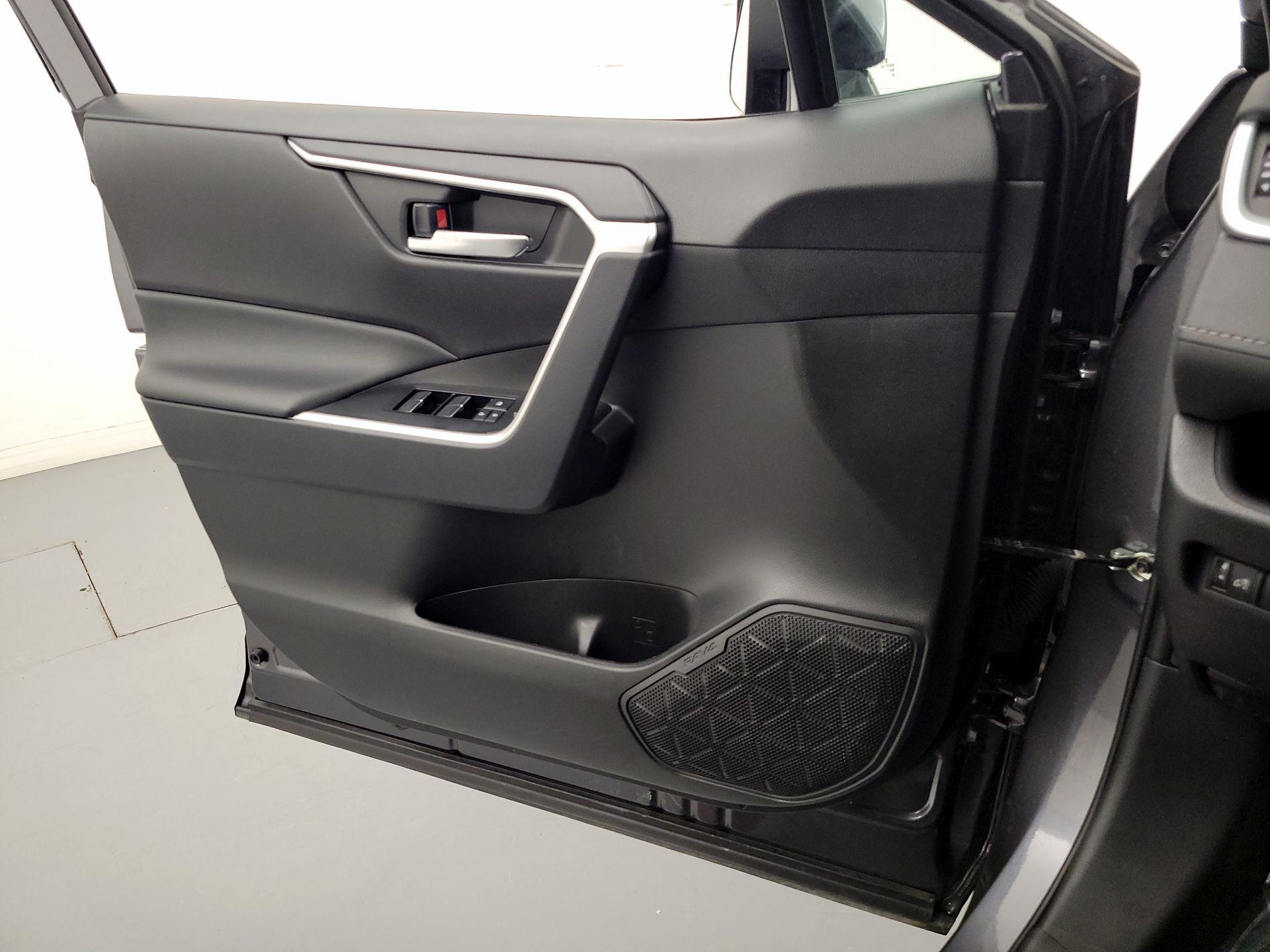 Thumbnail: 2025 Toyota RAV4 - 12