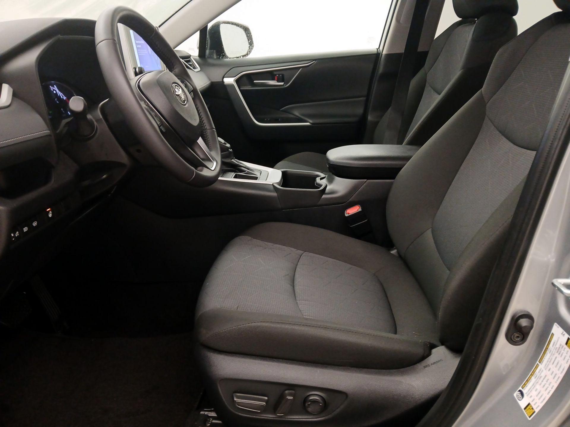 Thumbnail: 2025 Toyota RAV4 - 11