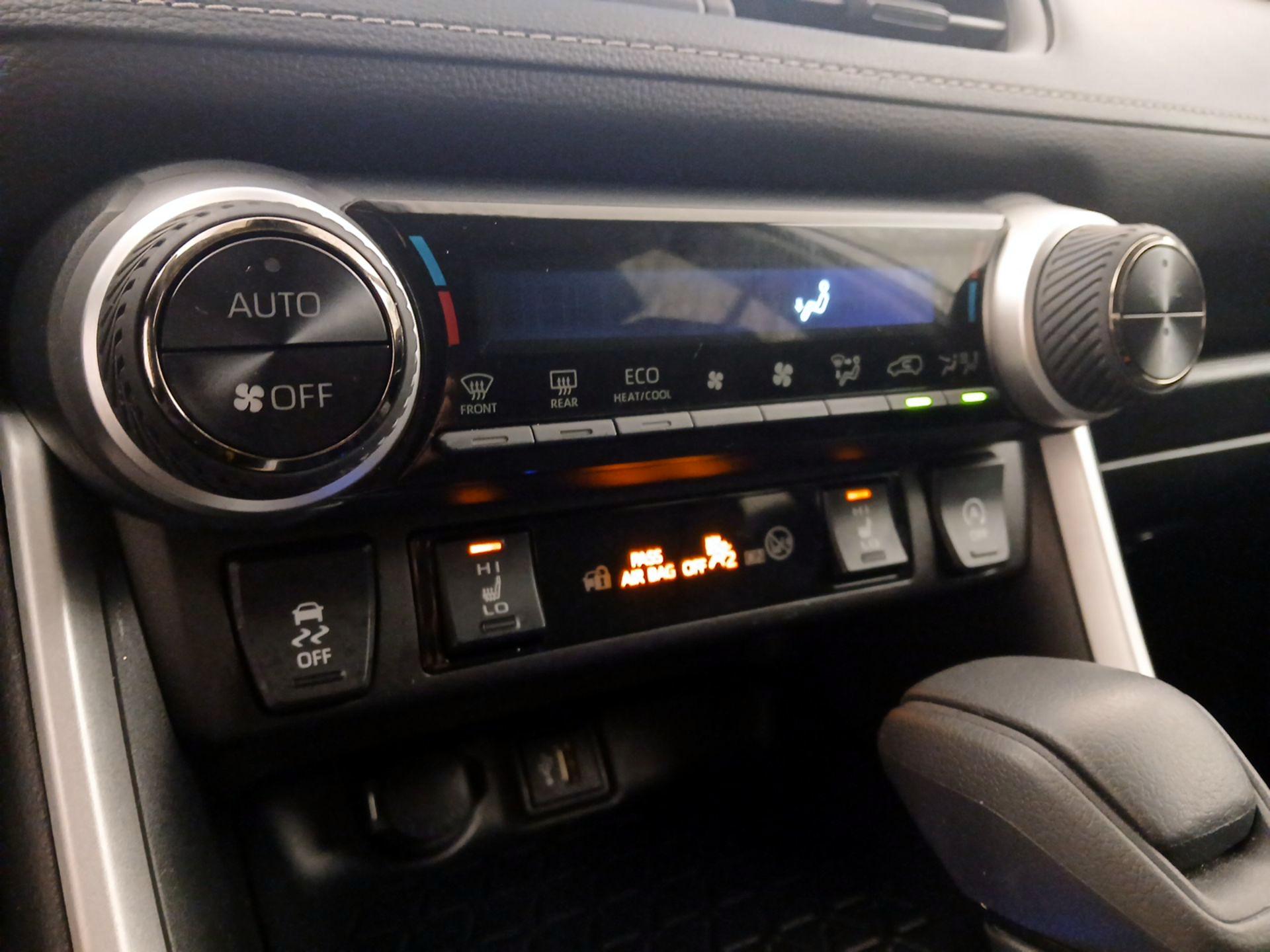 Thumbnail: 2025 Toyota RAV4 - 17