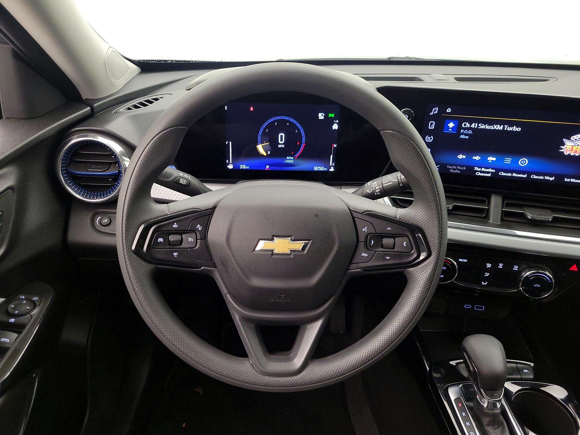 Thumbnail: 2025 Chevrolet Trax - 10