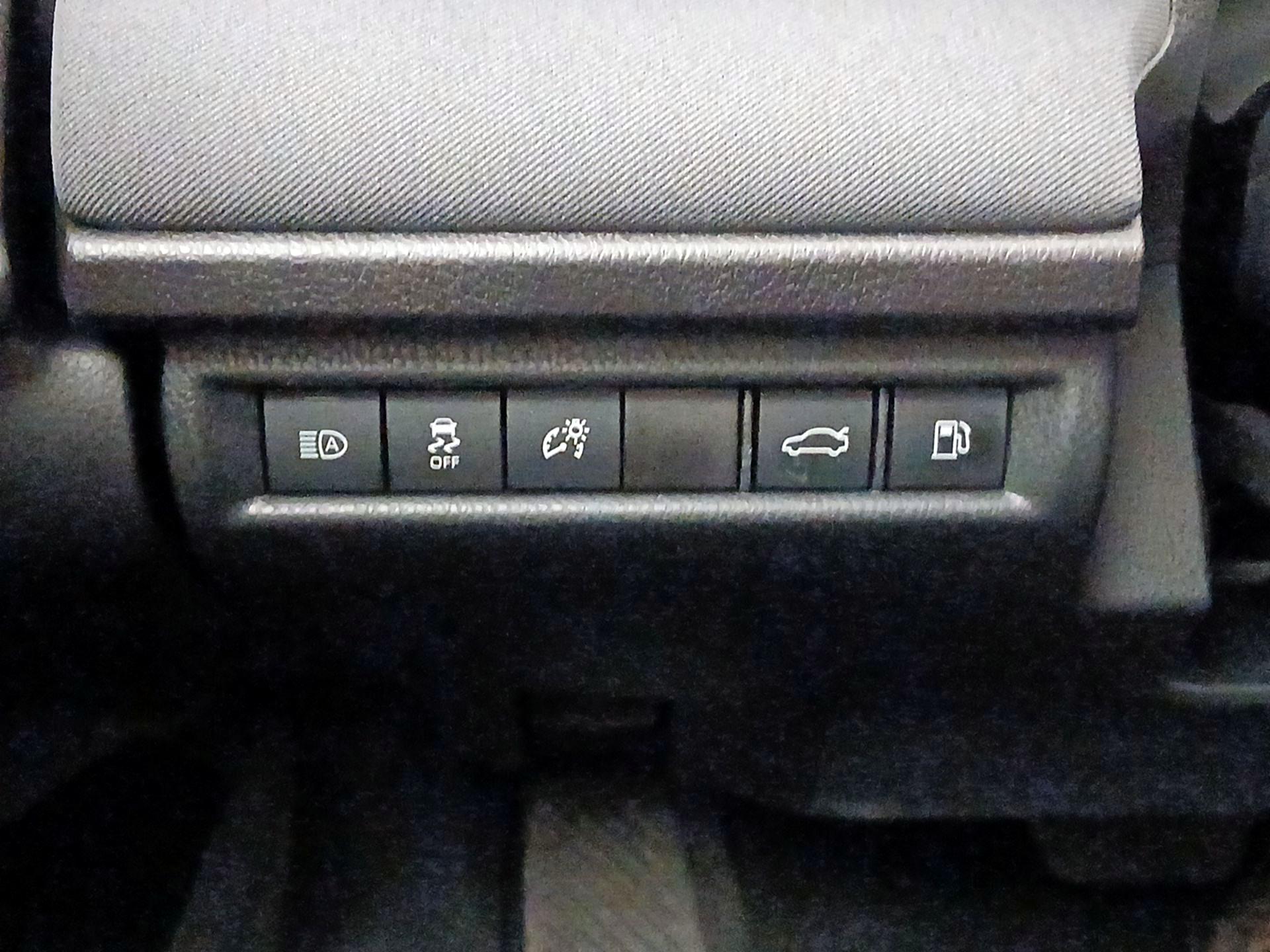 Thumbnail: 2025 Toyota Camry - 13