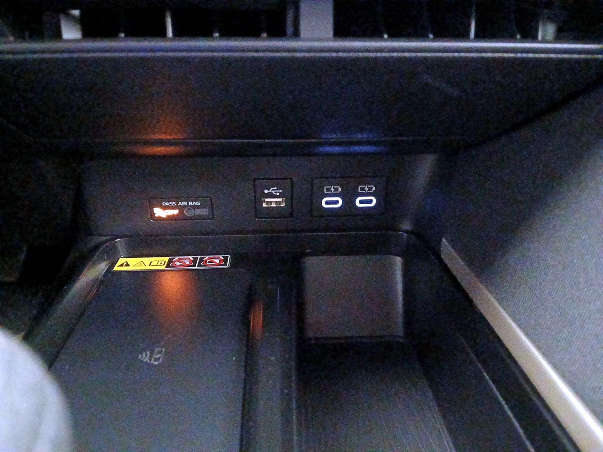 Thumbnail: 2025 Toyota Camry - 18