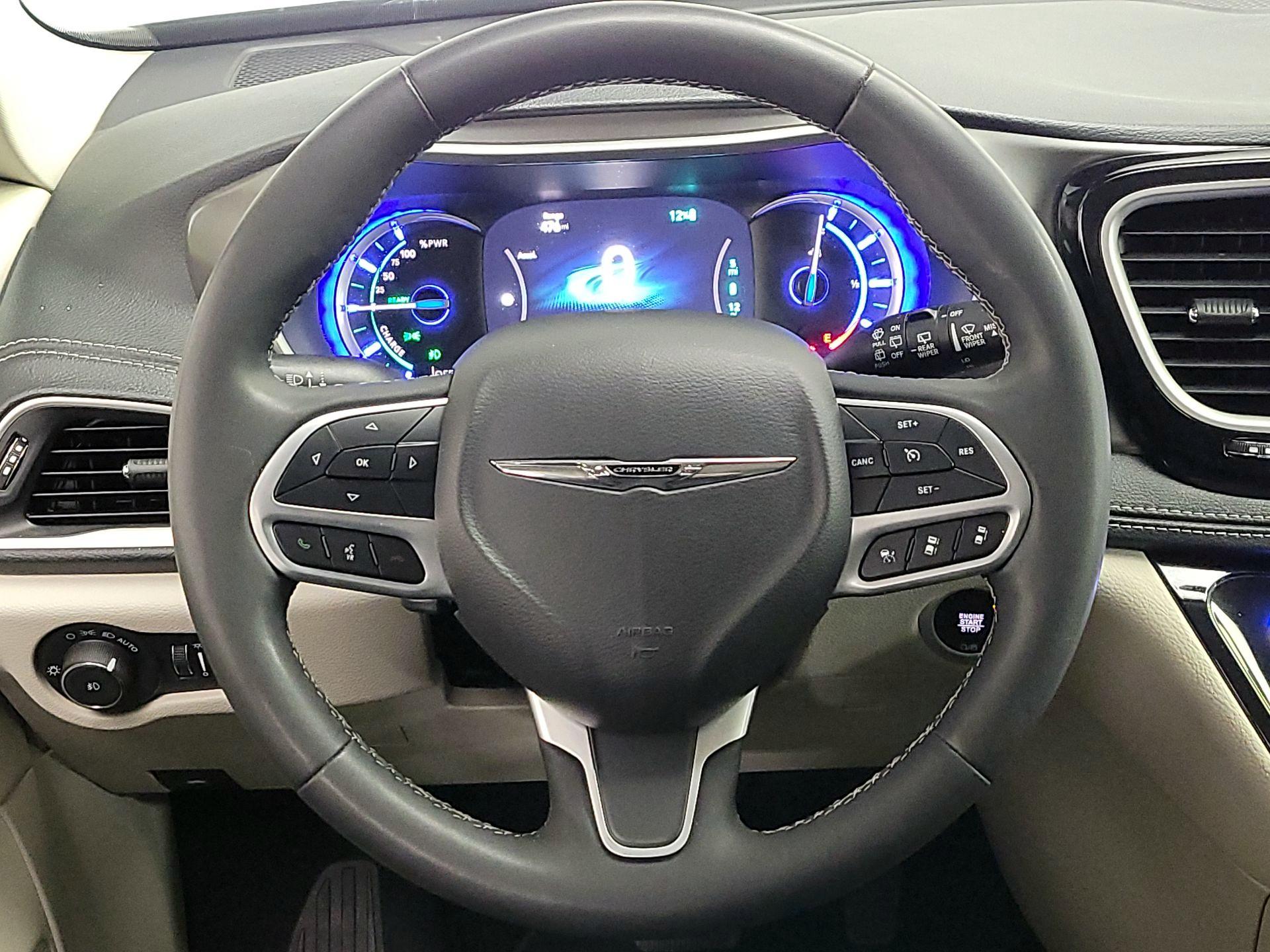 Thumbnail: 2023 Chrysler Pacifica - 10