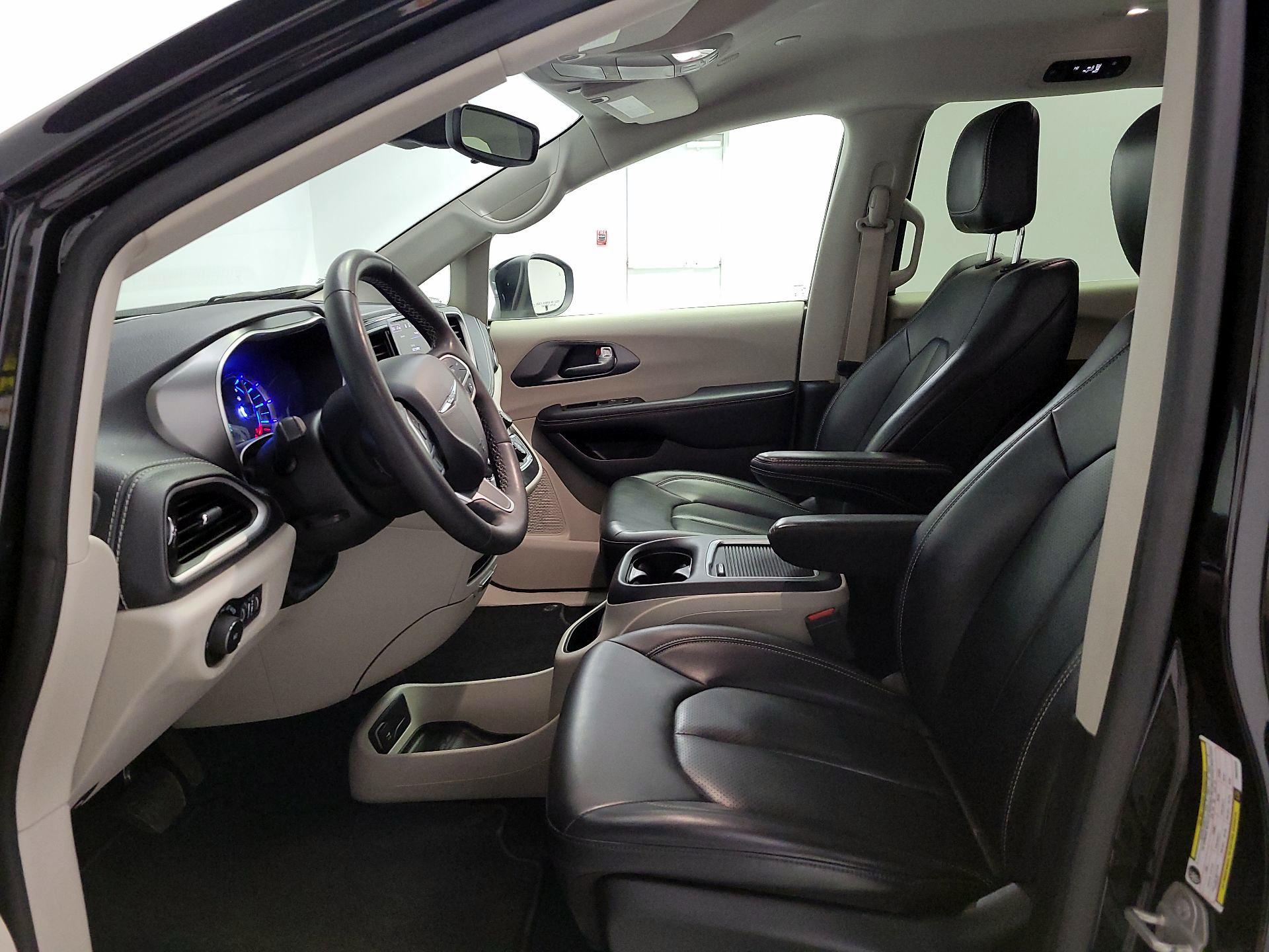 Thumbnail: 2023 Chrysler Pacifica - 11