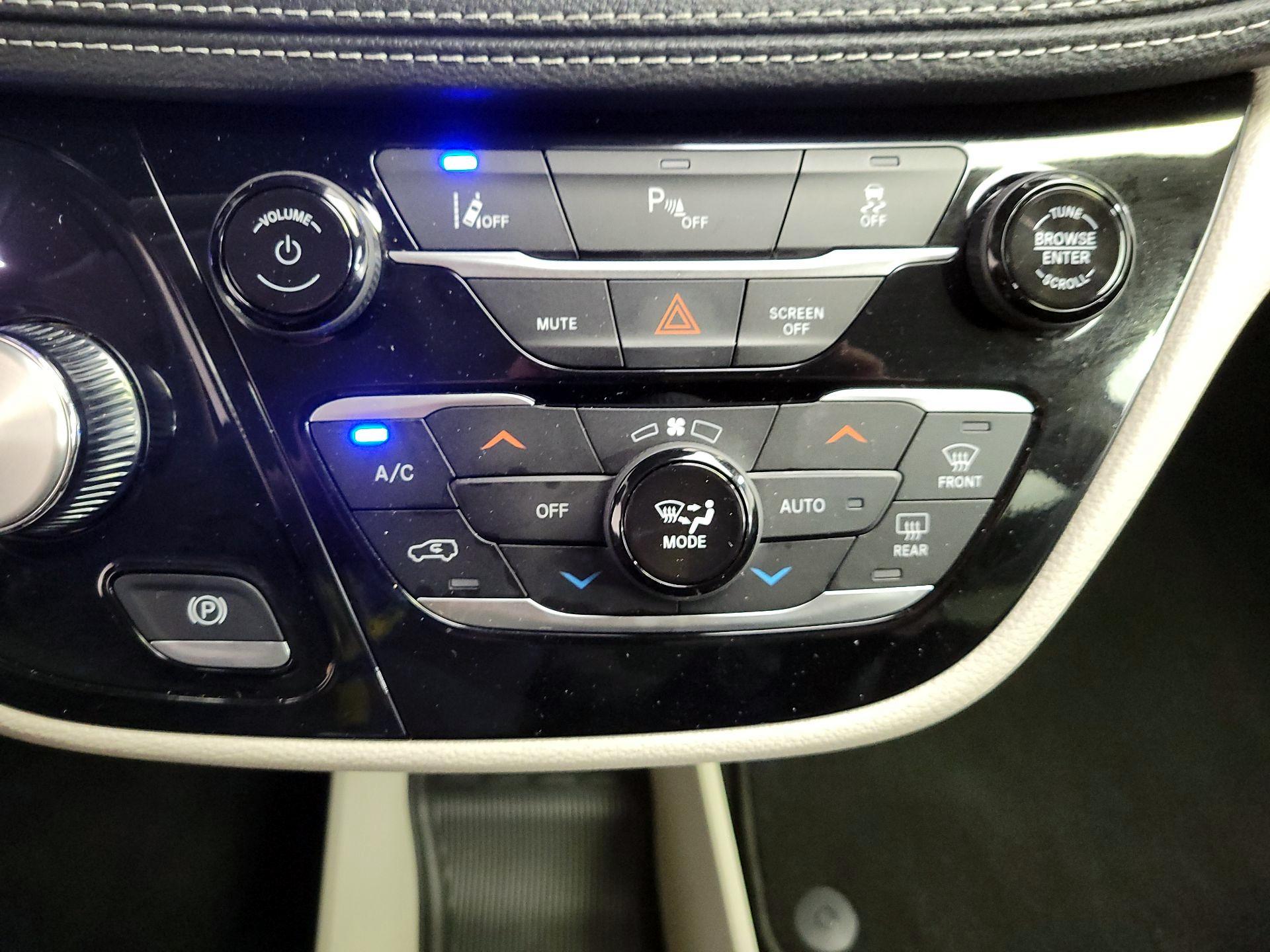 Thumbnail: 2023 Chrysler Pacifica - 16