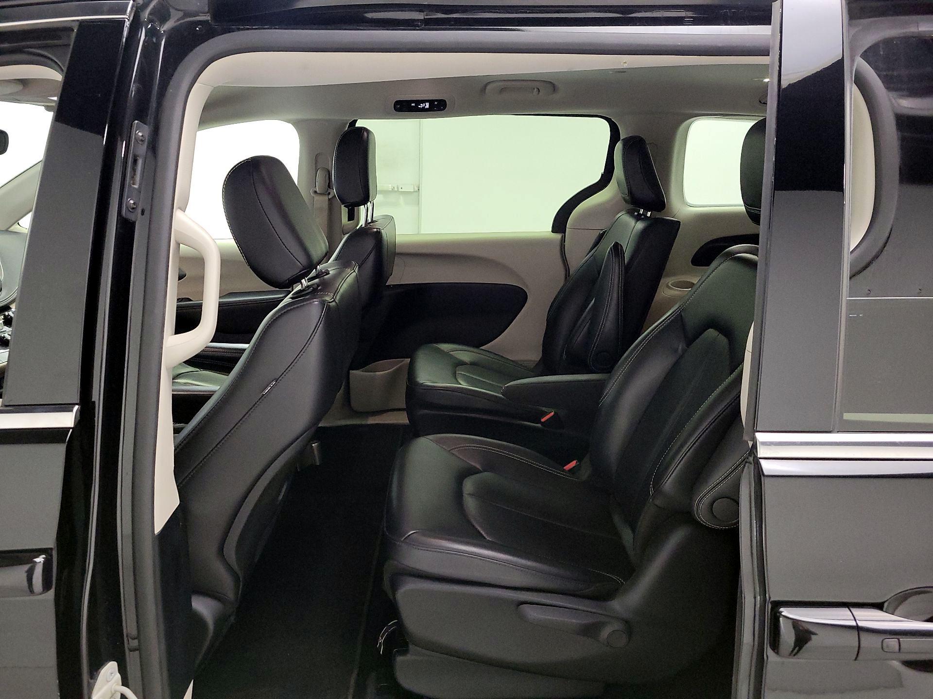 Thumbnail: 2023 Chrysler Pacifica - 19