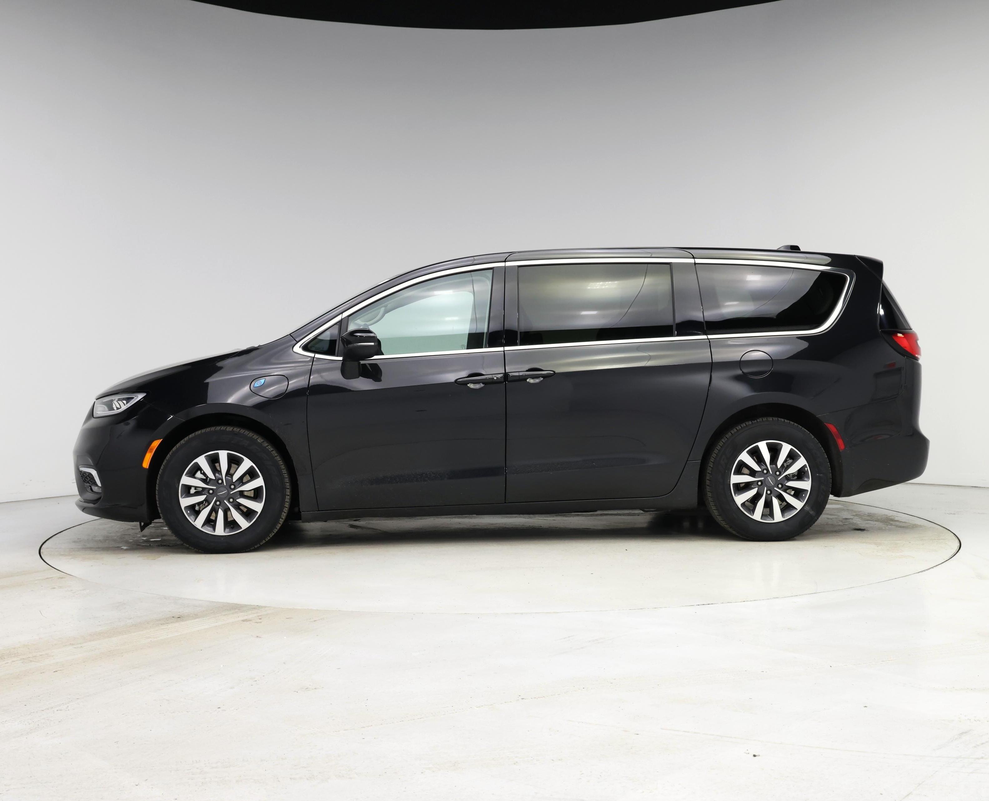 Thumbnail: 2023 Chrysler Pacifica - 3