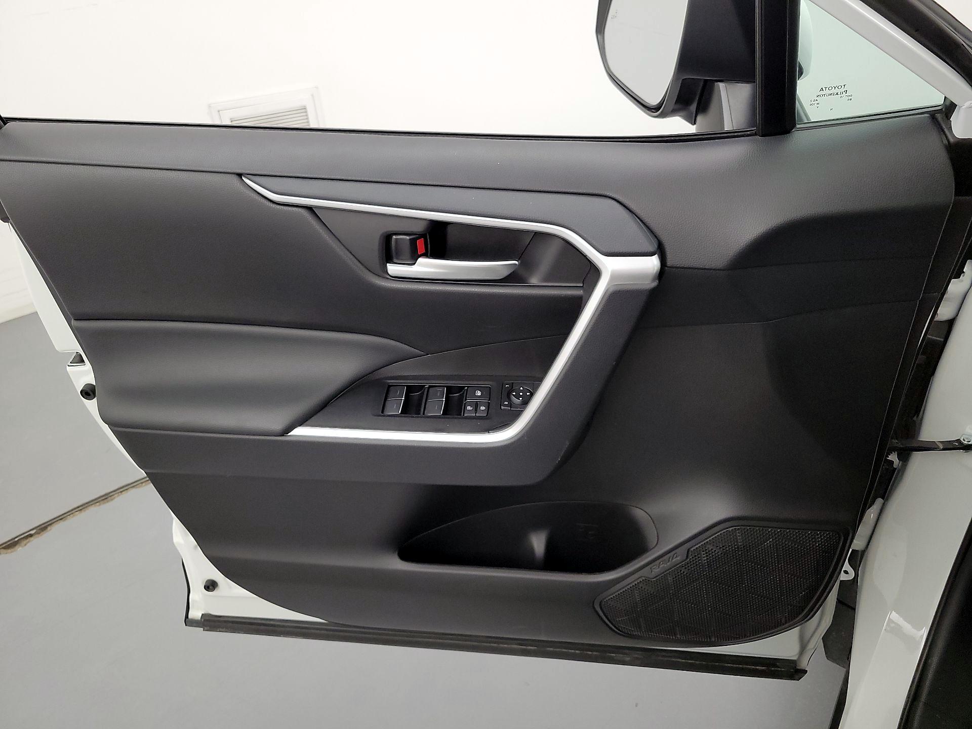 Thumbnail: 2025 Toyota RAV4 - 12