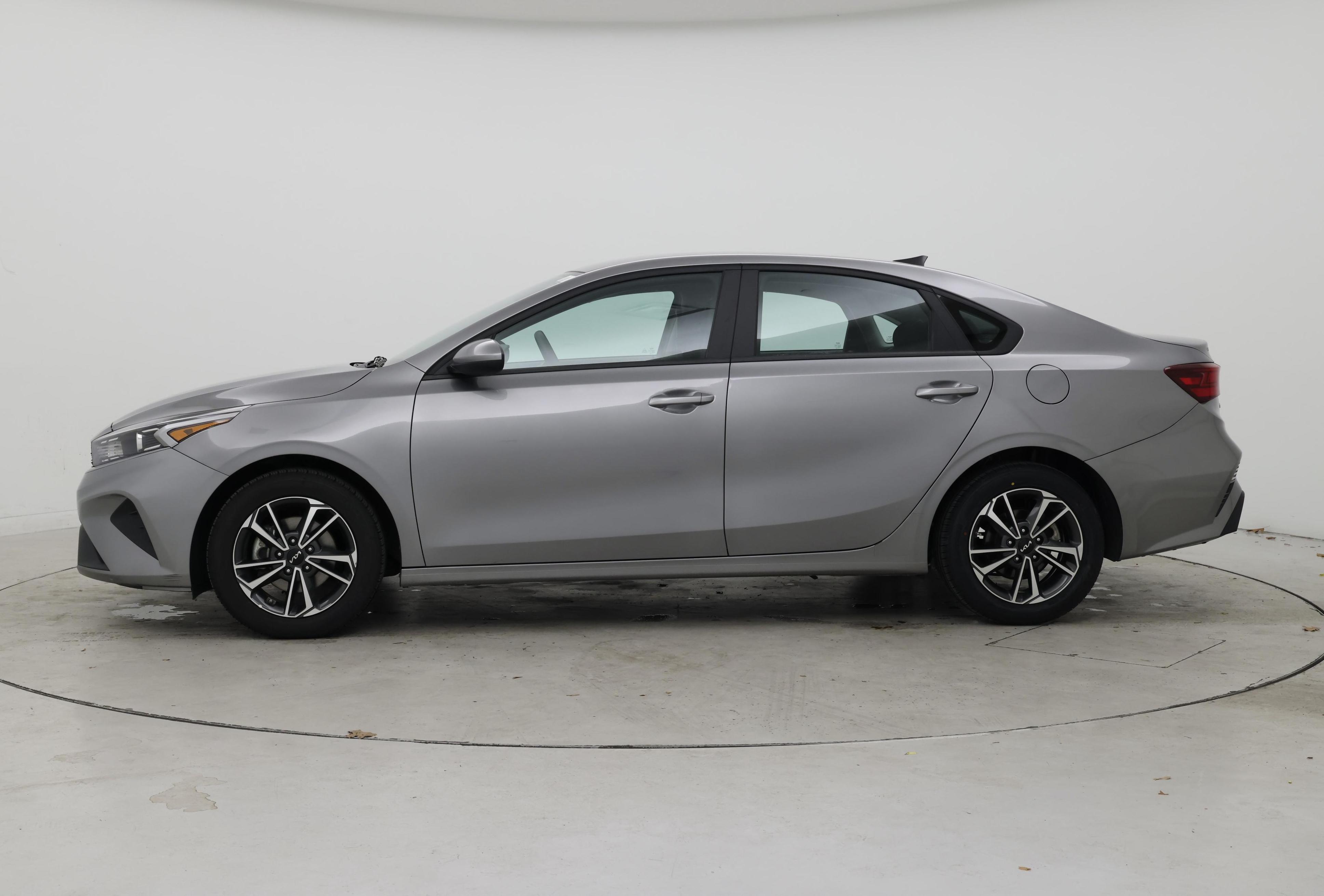 Thumbnail: 2024 Kia Forte - 3