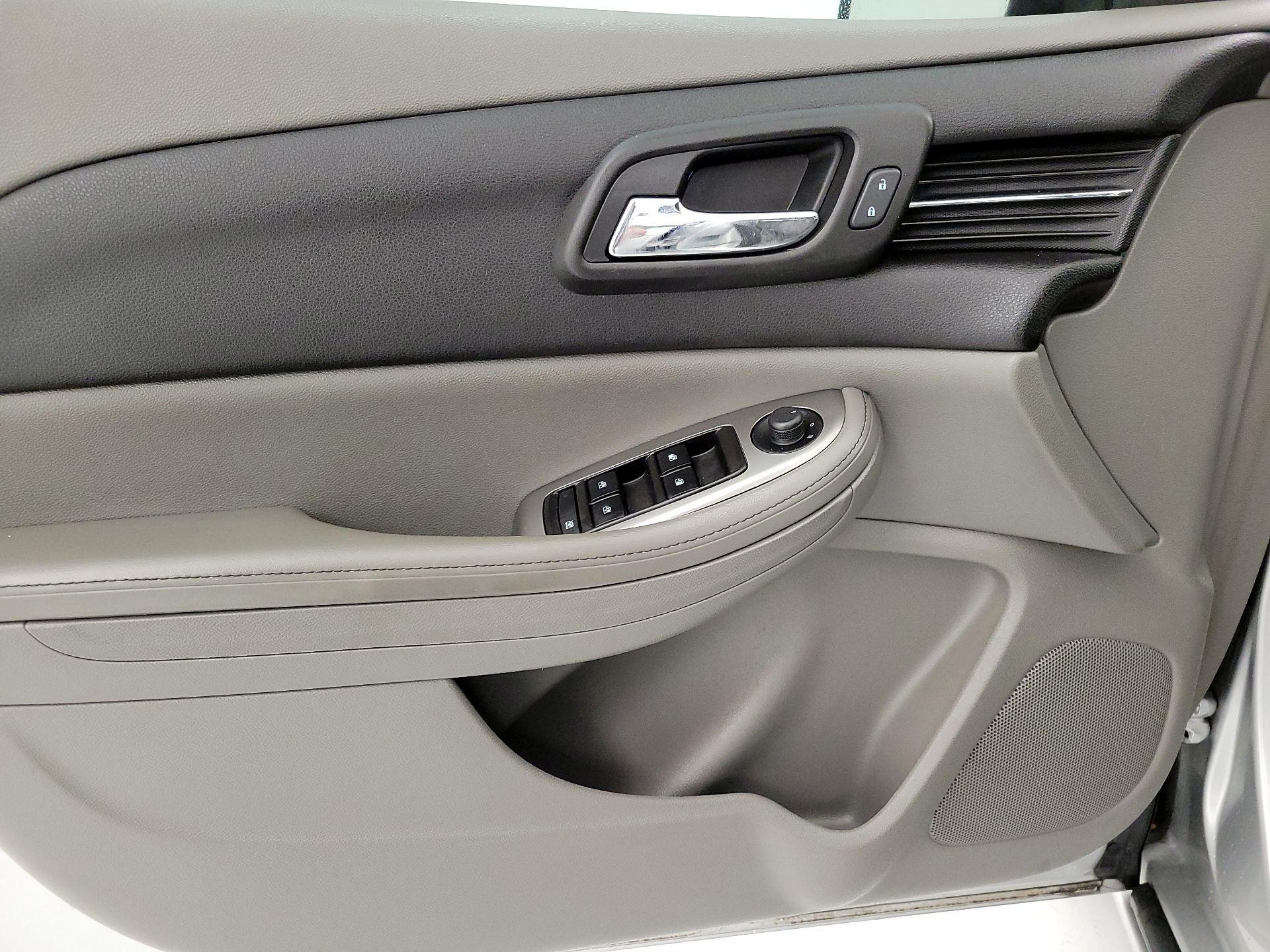 Thumbnail: 2015 Chevrolet Malibu - 12