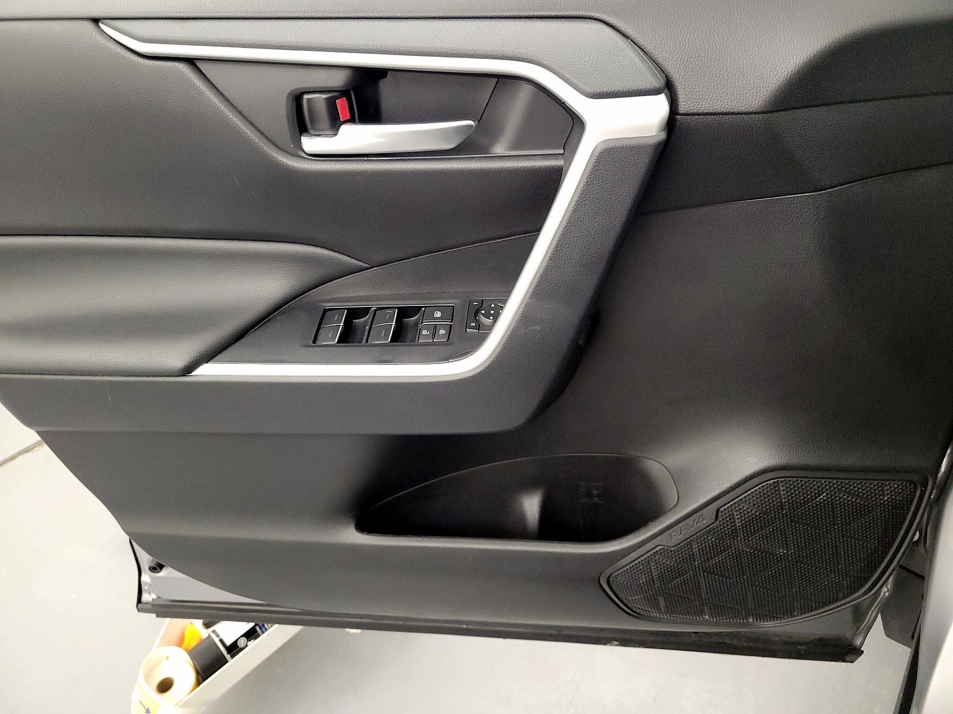 Thumbnail: 2025 Toyota RAV4 - 12