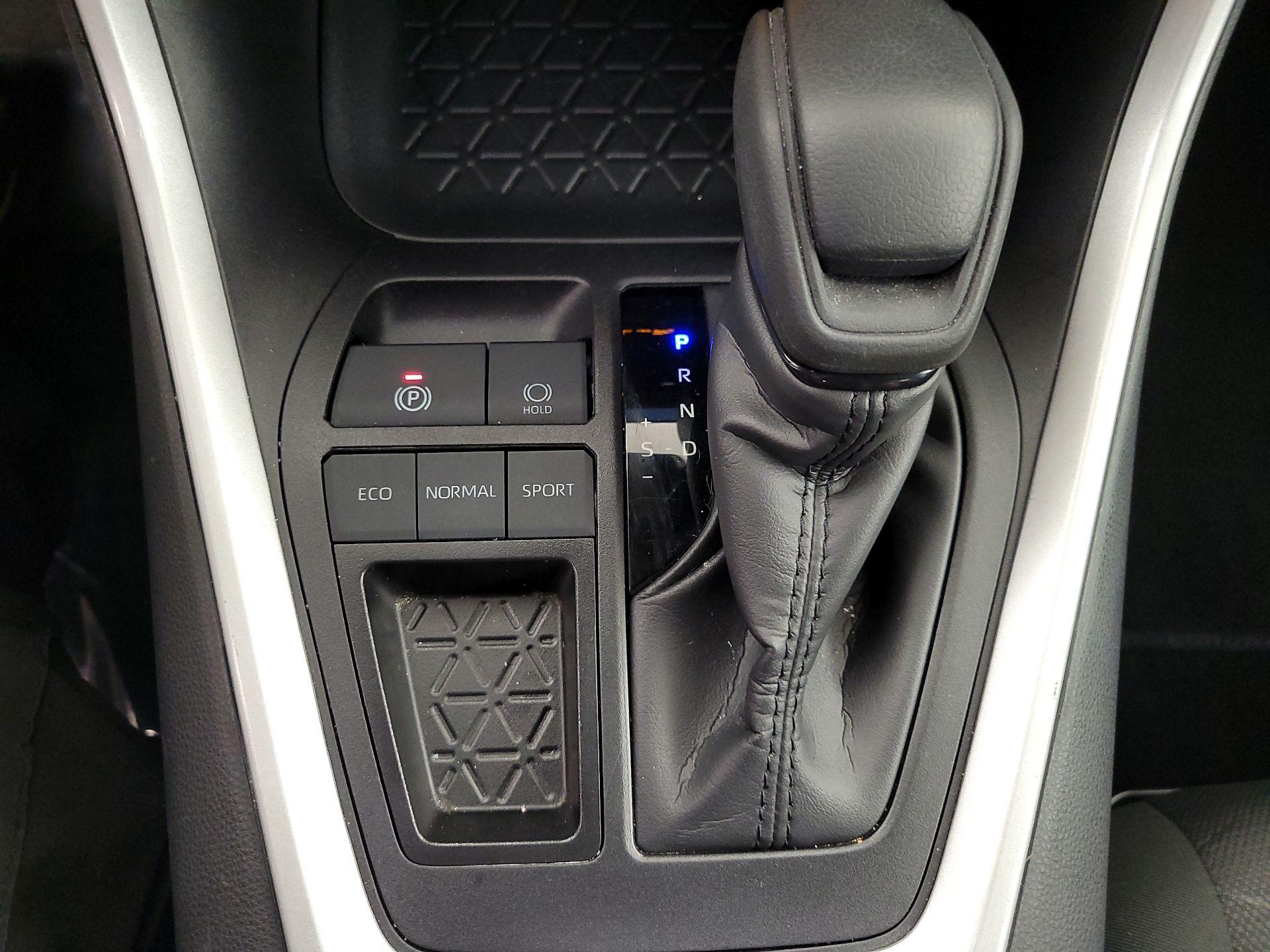 Thumbnail: 2025 Toyota RAV4 - 17