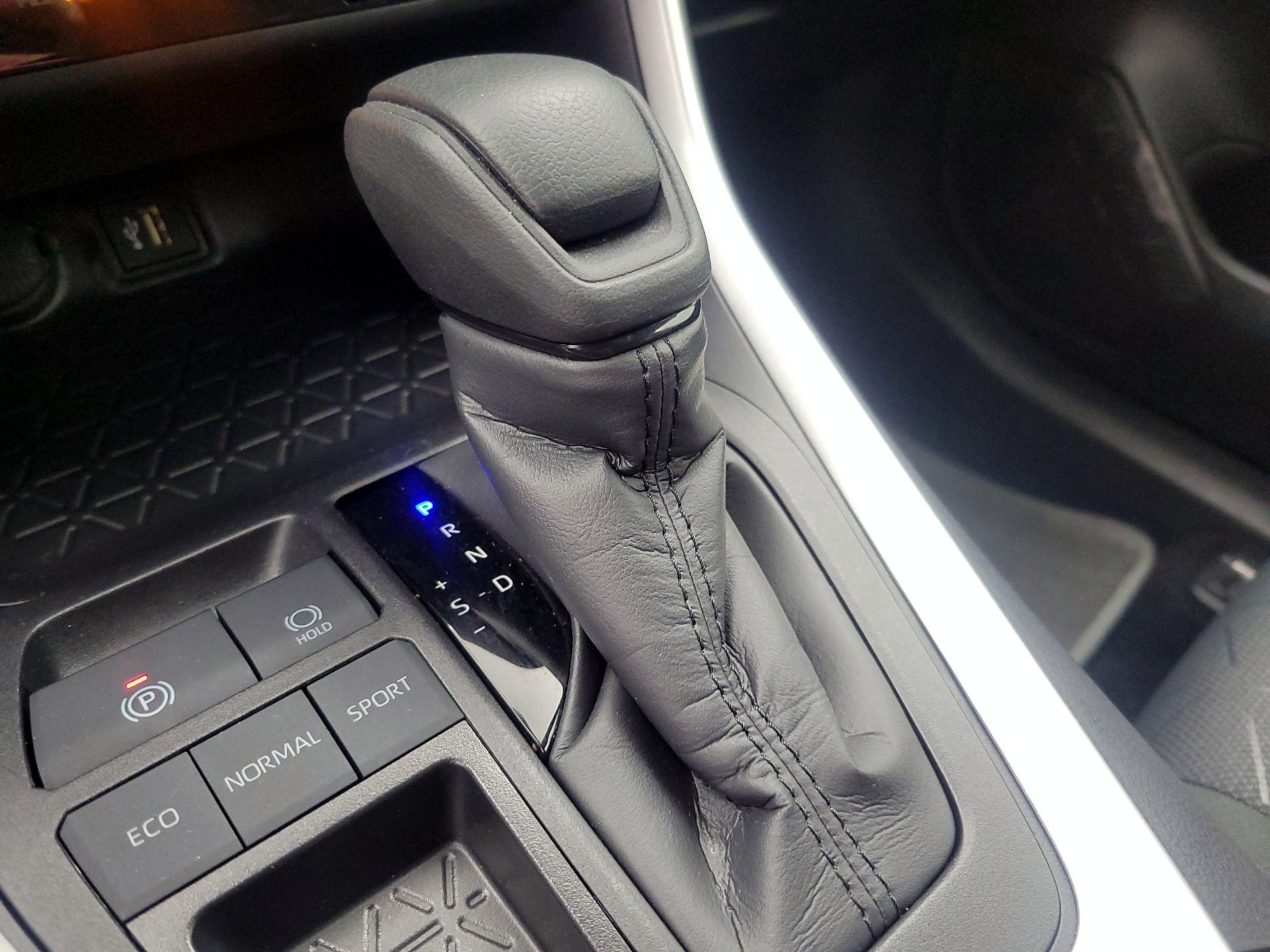 Thumbnail: 2025 Toyota RAV4 - 17