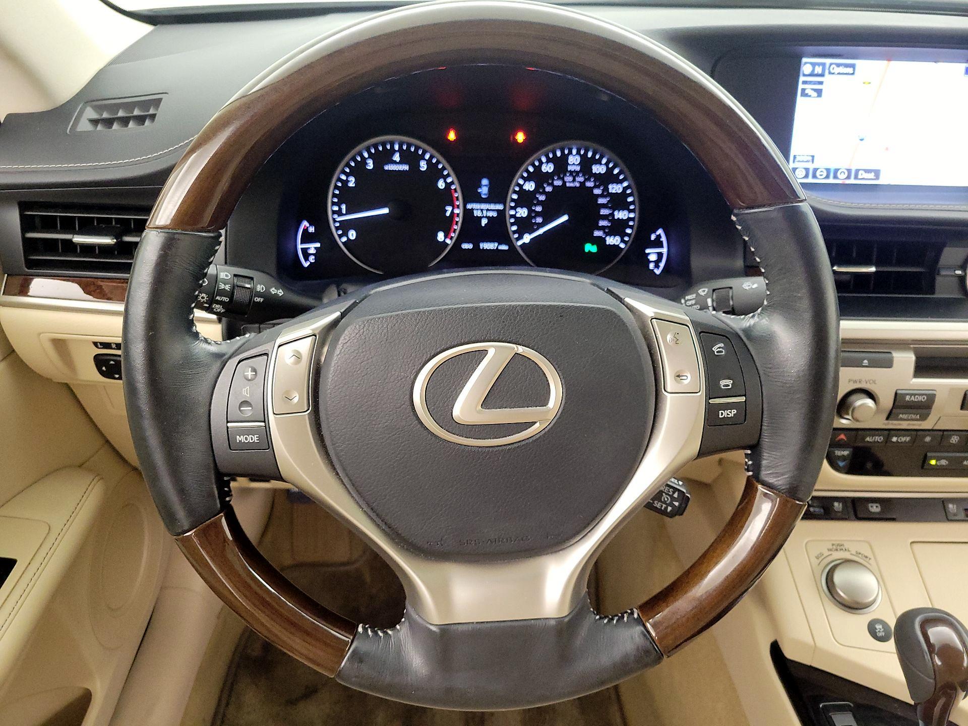 Thumbnail: 2015 Lexus ES - 10