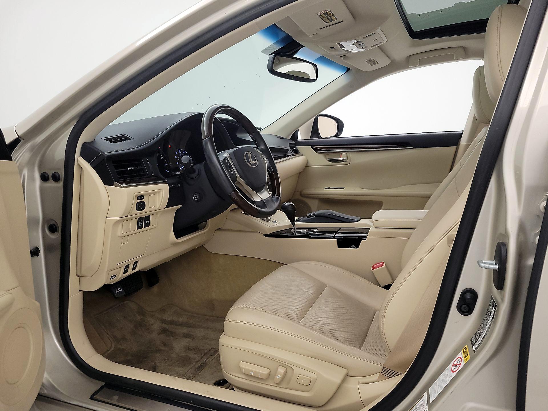 Thumbnail: 2015 Lexus ES - 11