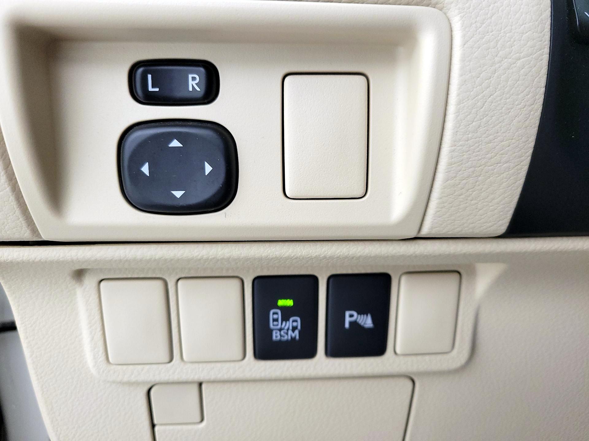 Thumbnail: 2015 Lexus ES - 13