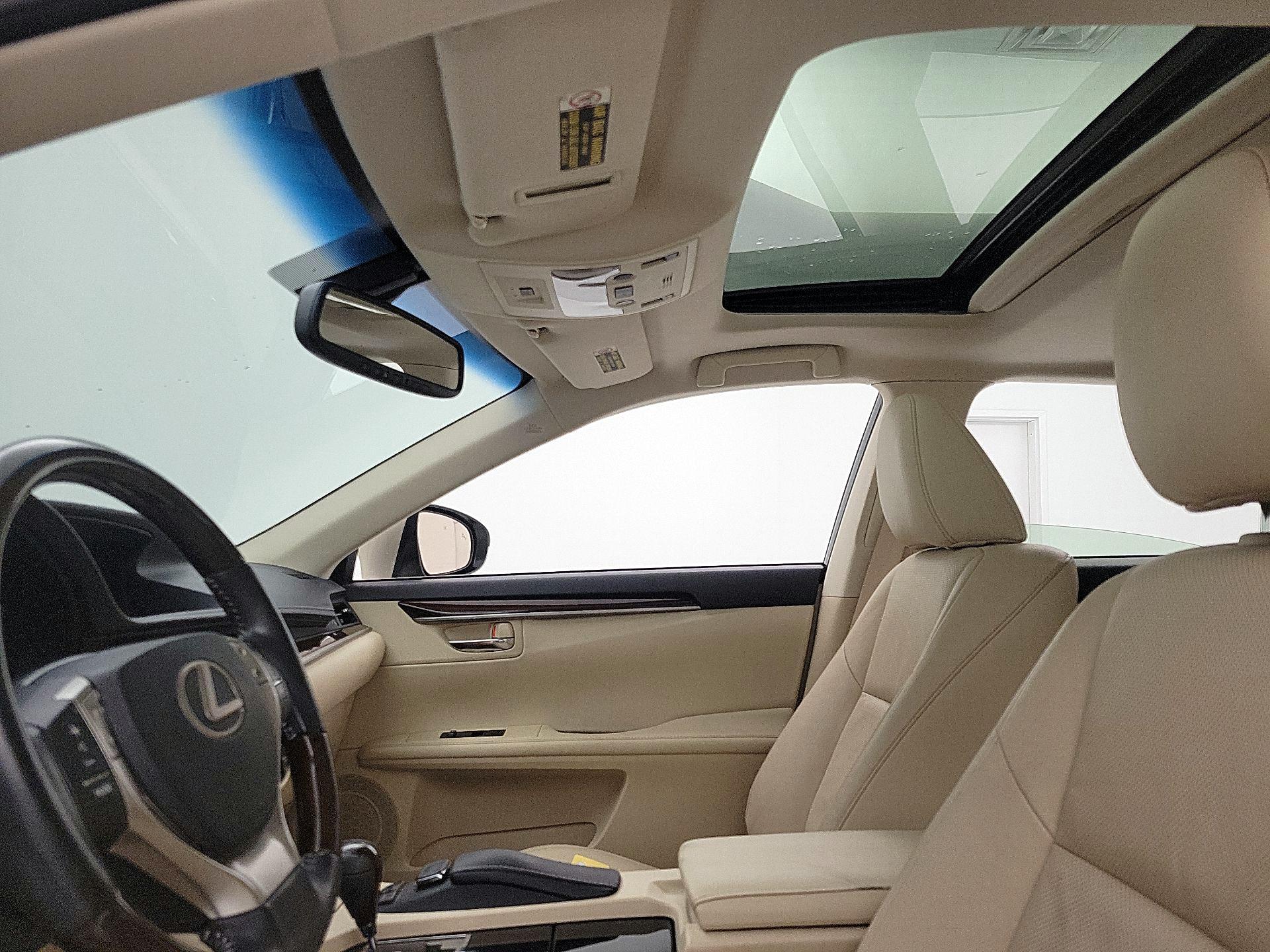 Thumbnail: 2015 Lexus ES - 19