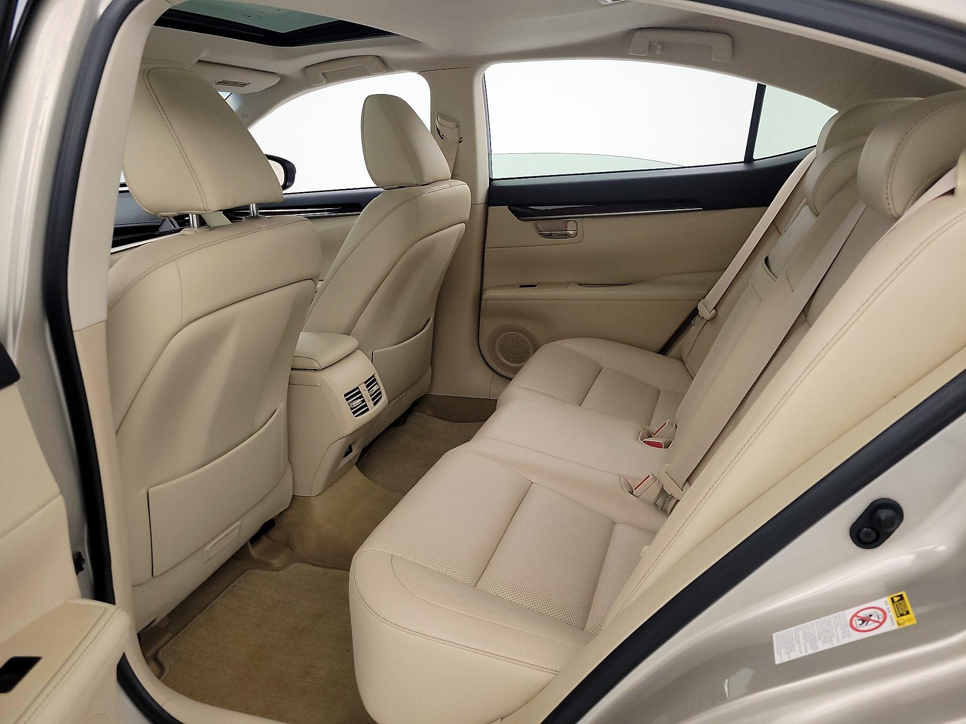 Thumbnail: 2015 Lexus ES - 20