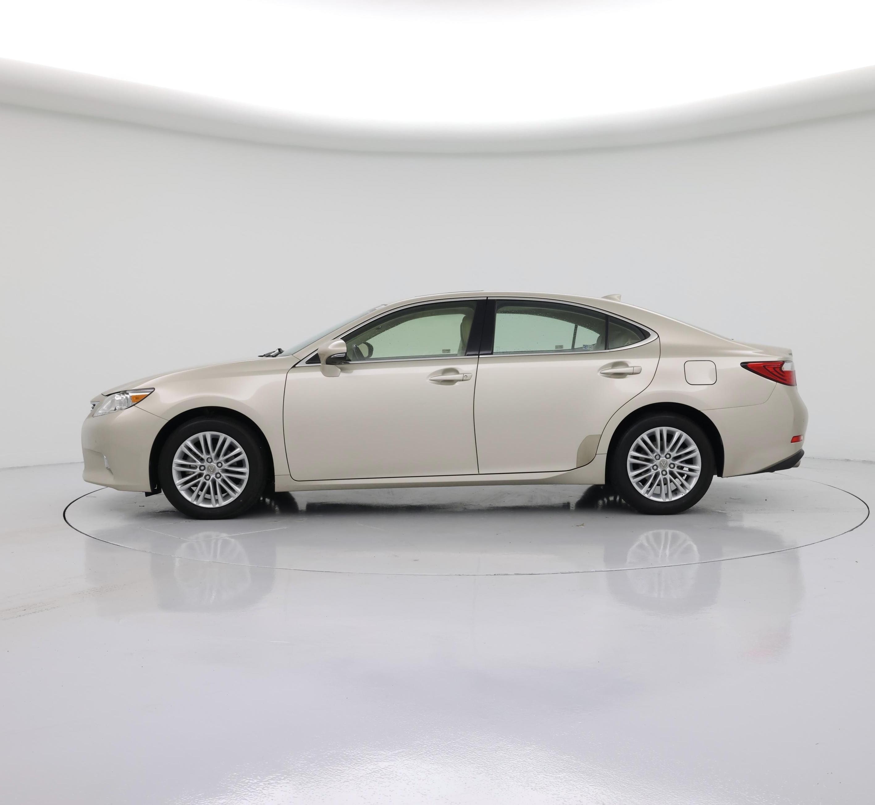 Thumbnail: 2015 Lexus ES - 3