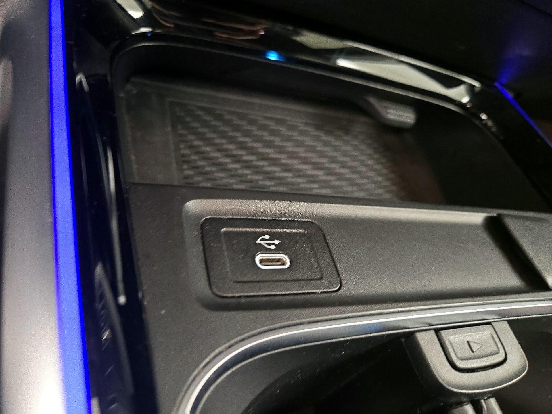 Thumbnail: 2024 Mercedes-Benz GLB - 18