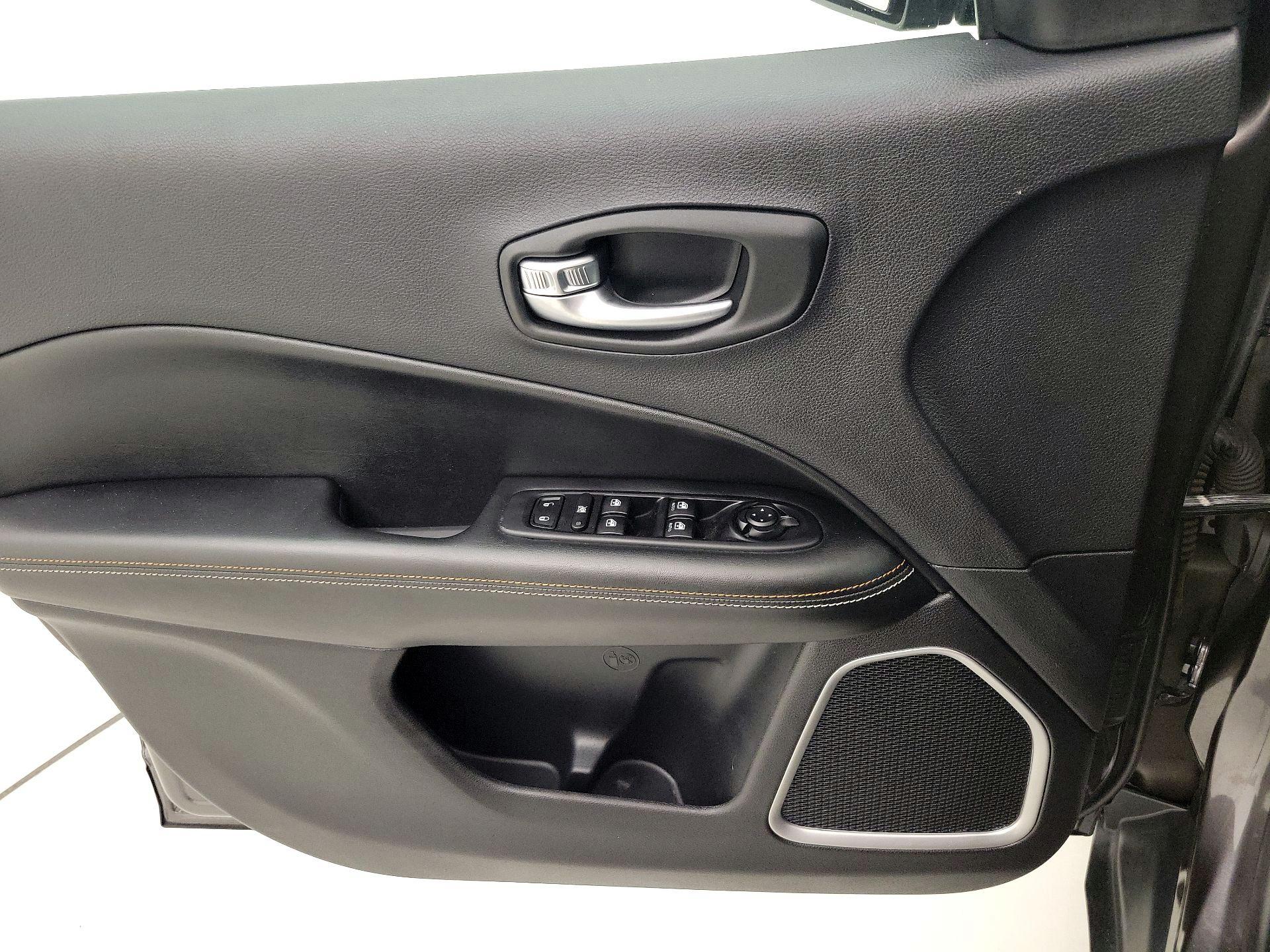 Thumbnail: 2020 Jeep Compass - 12