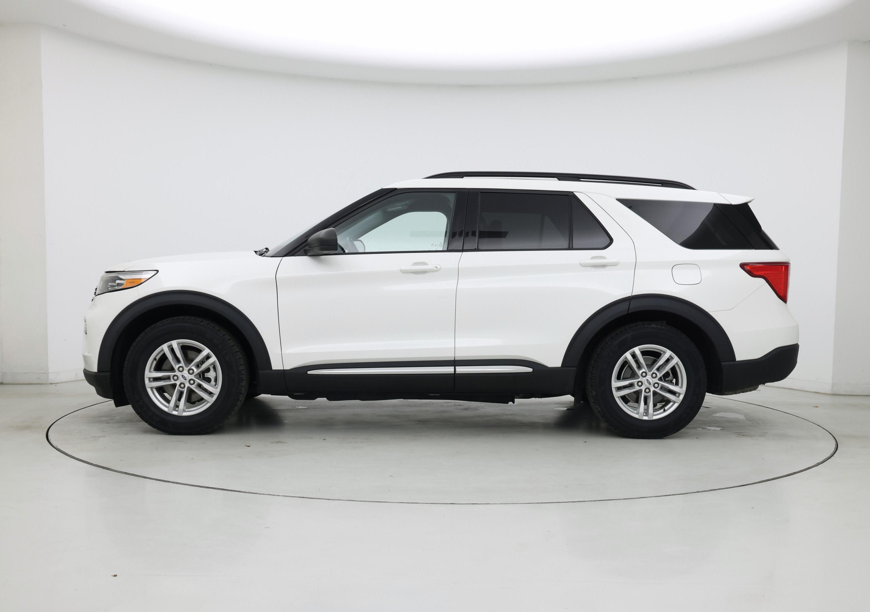 Thumbnail: 2022 Ford Explorer - 3