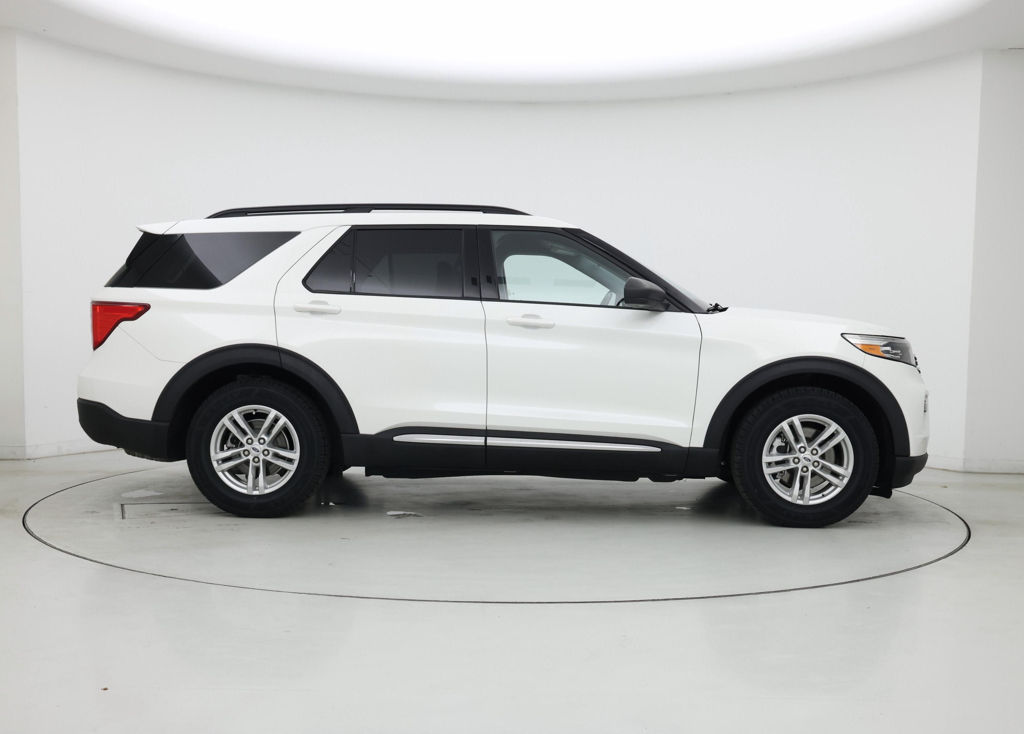 Thumbnail: 2022 Ford Explorer - 7