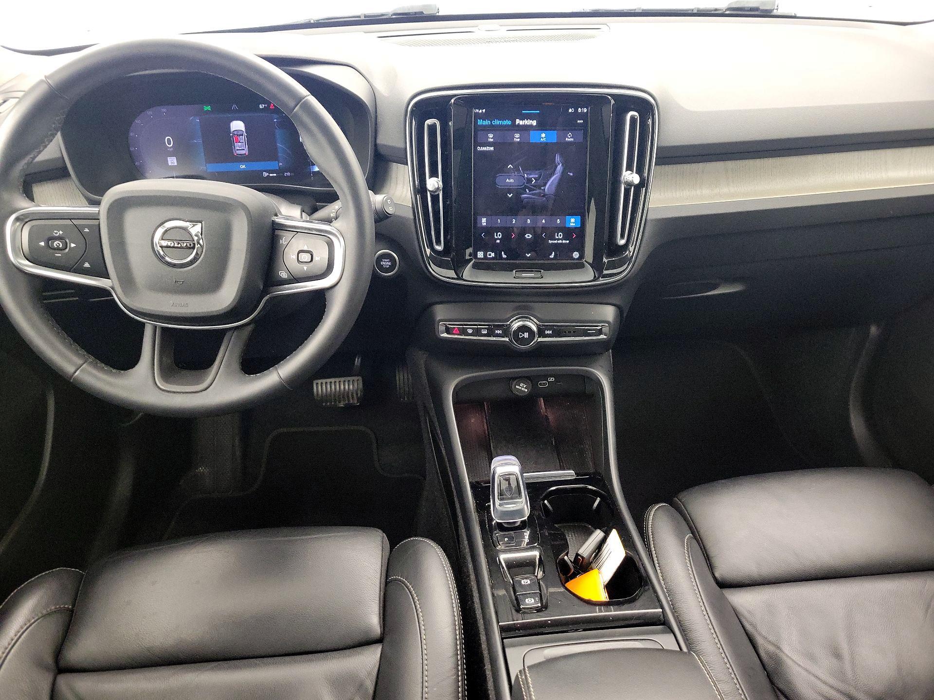 Thumbnail: 2023 Volvo XC40 - 9