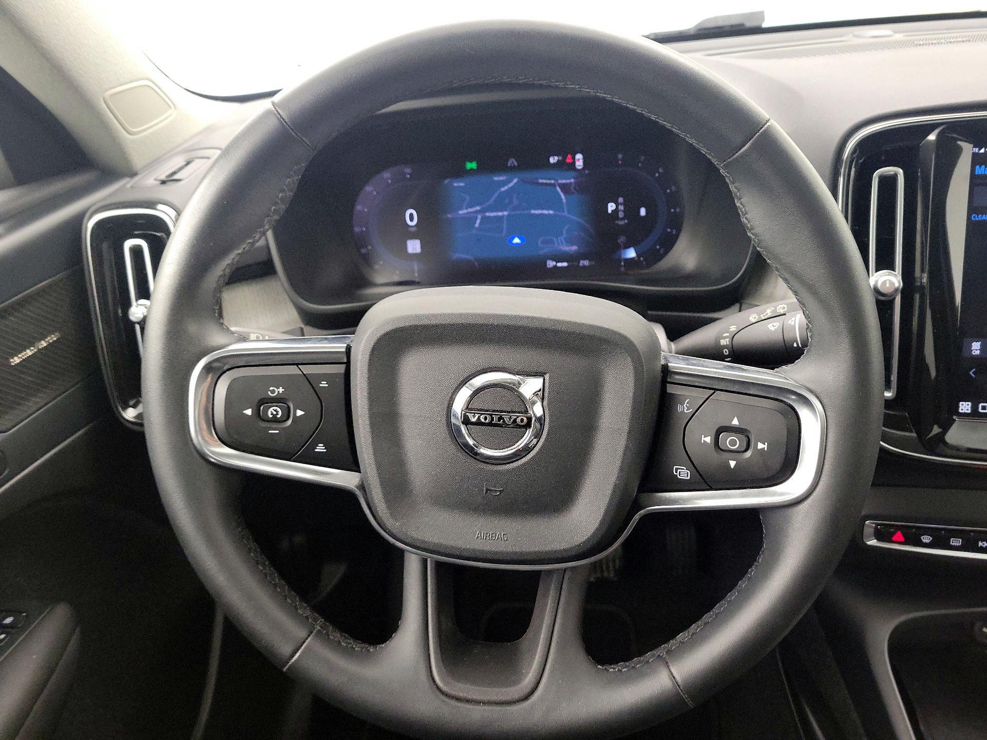 Thumbnail: 2023 Volvo XC40 - 10