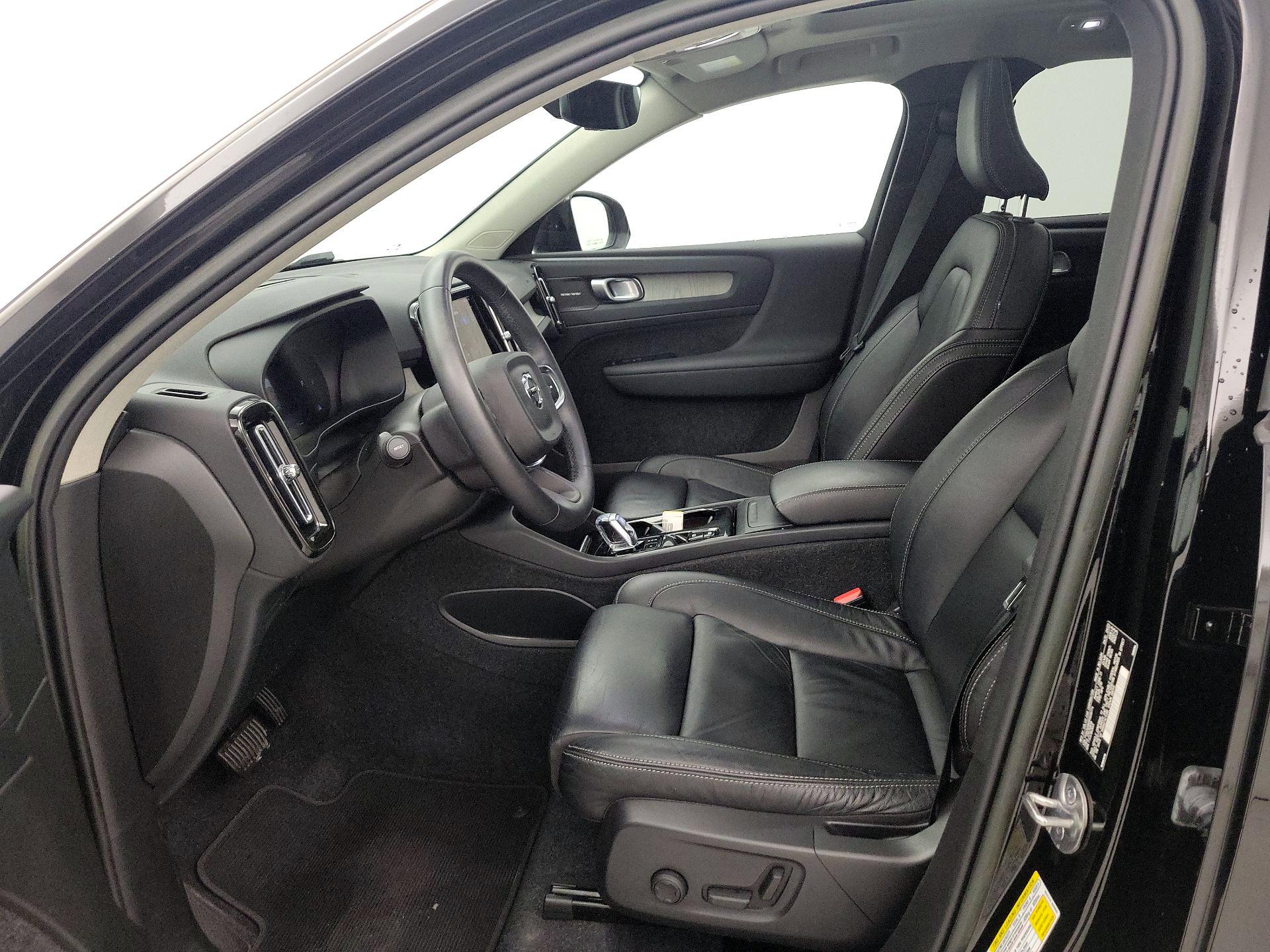 Thumbnail: 2023 Volvo XC40 - 11