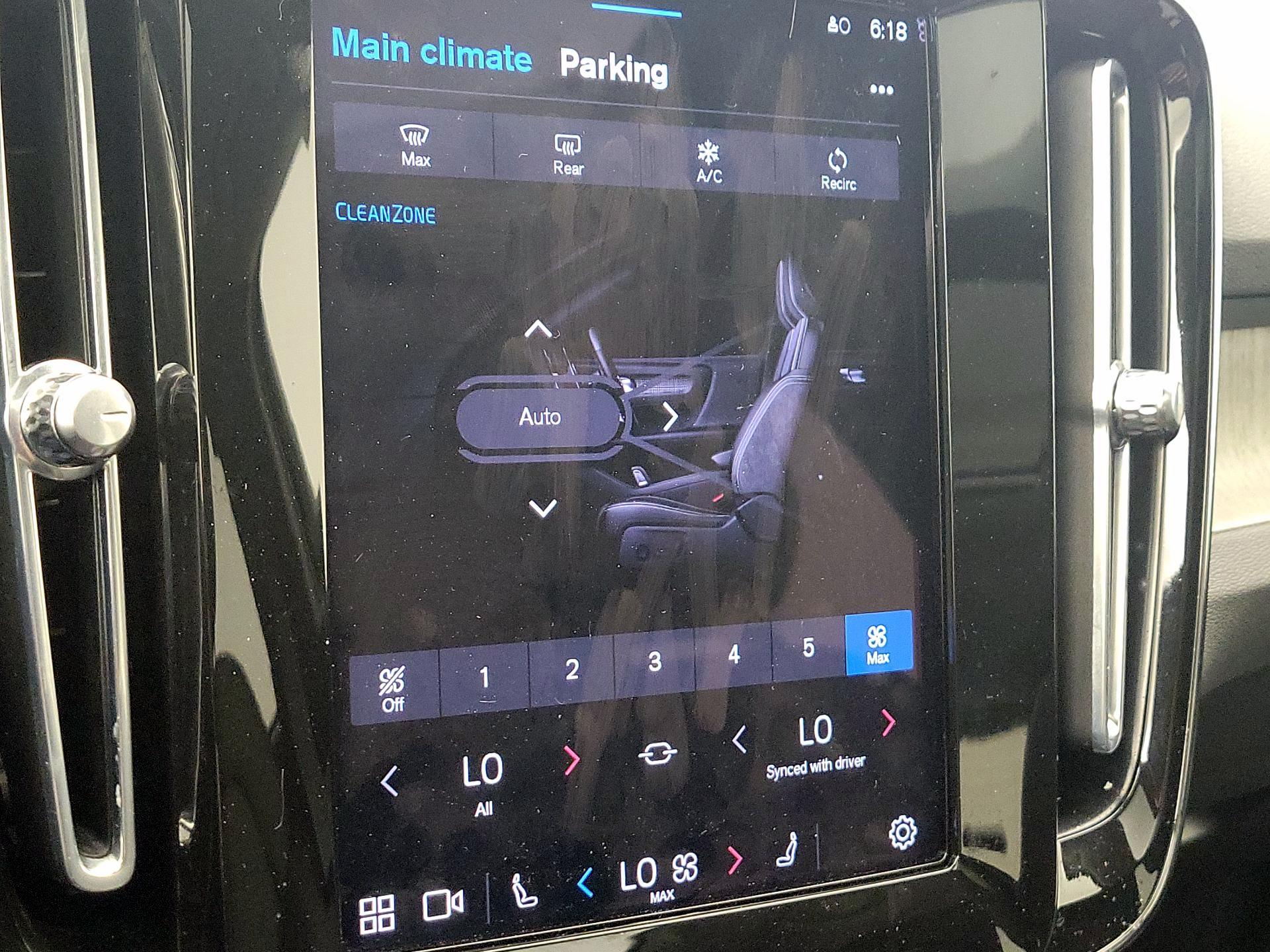 Thumbnail: 2023 Volvo XC40 - 16