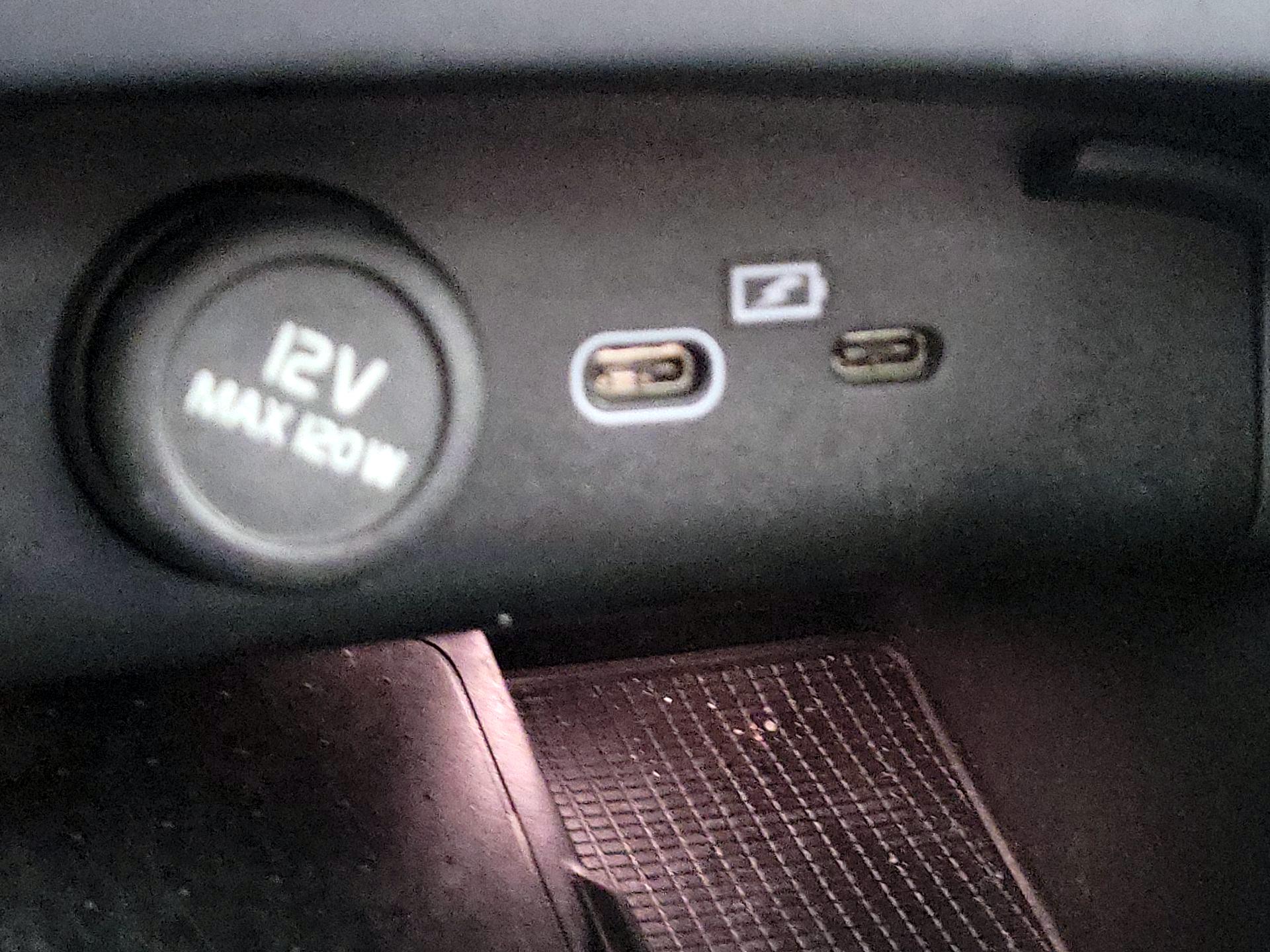 Thumbnail: 2023 Volvo XC40 - 18