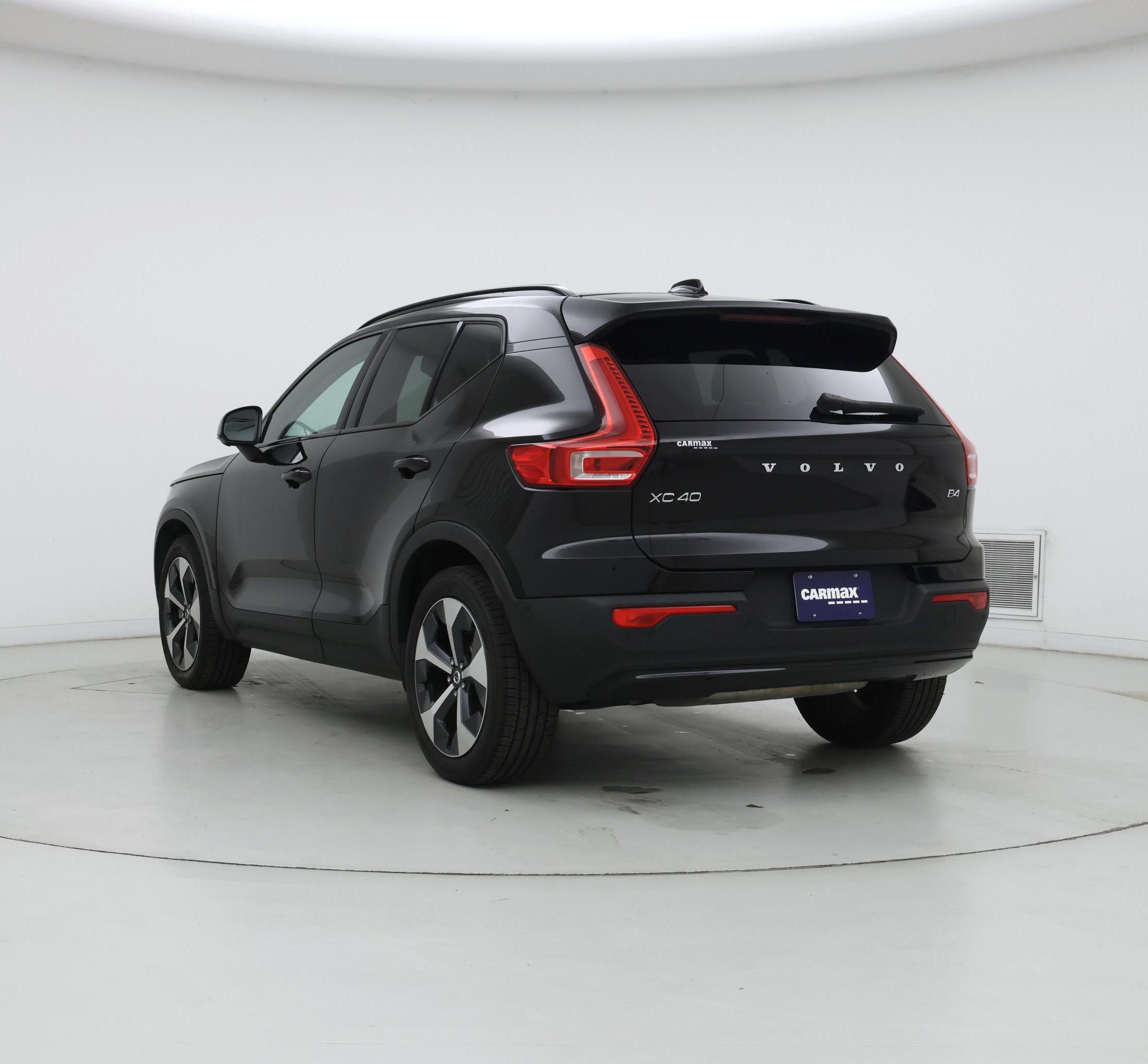 Thumbnail: 2023 Volvo XC40 - 2