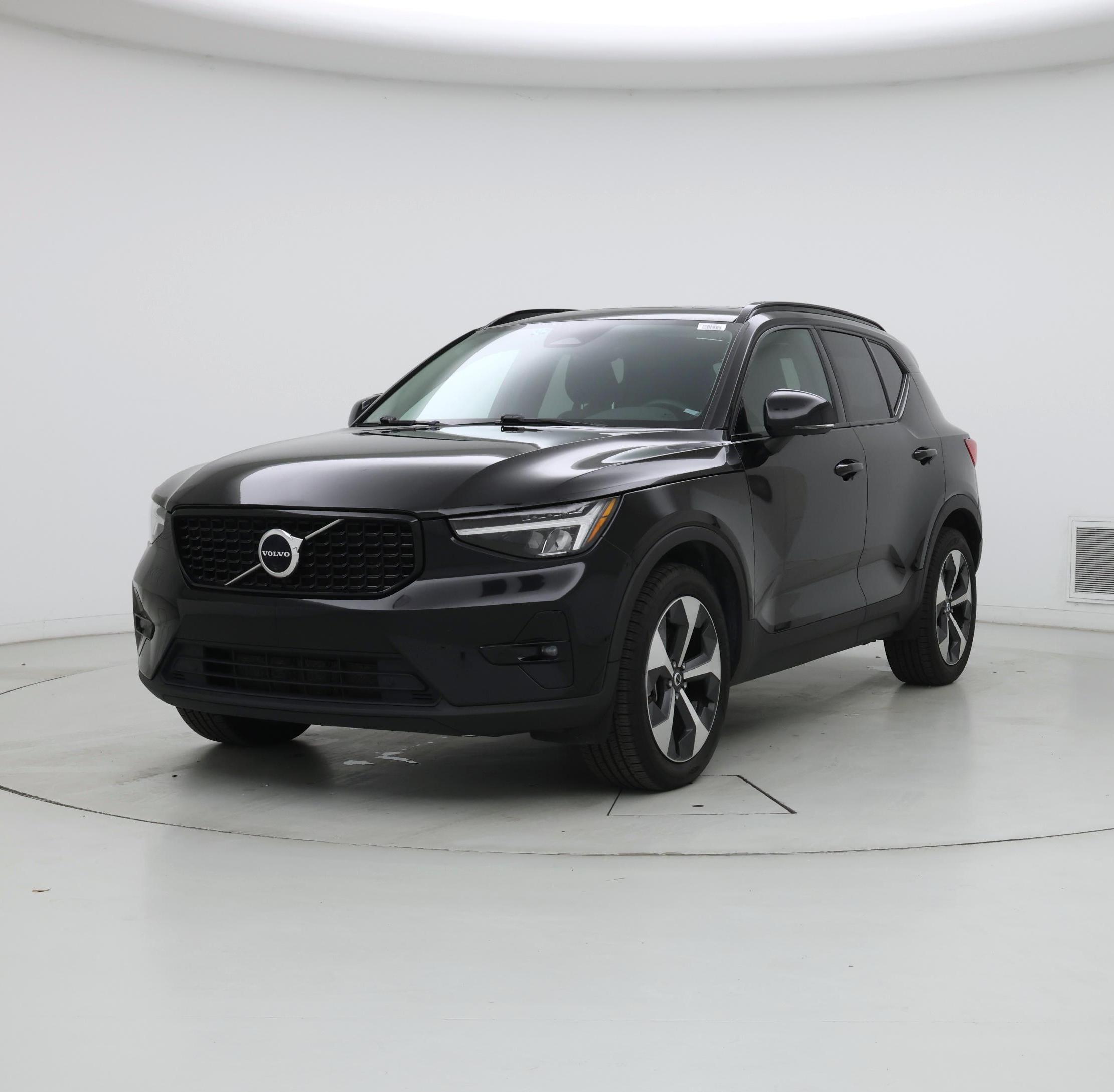 Thumbnail: 2023 Volvo XC40 - 4