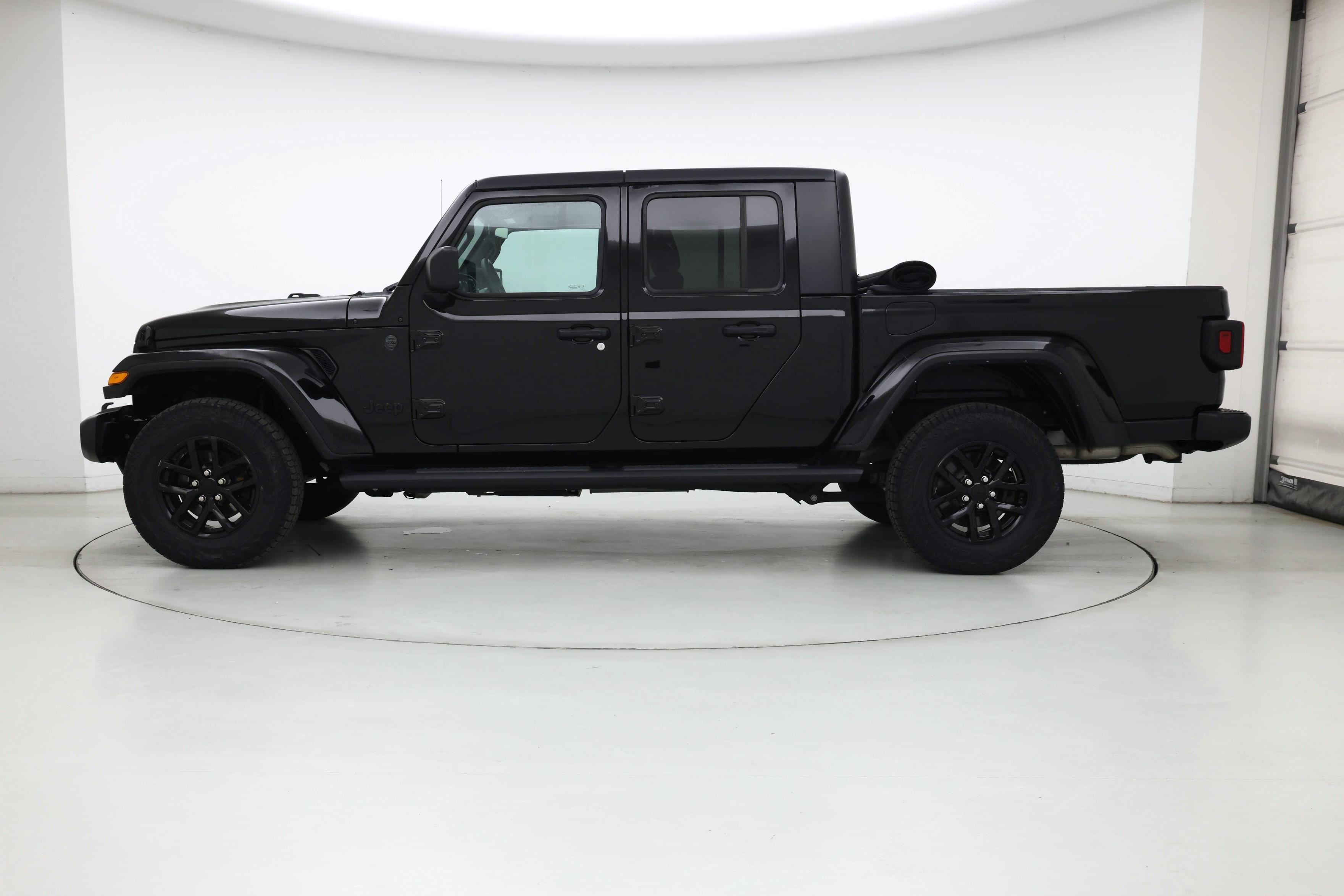 Thumbnail: 2023 Jeep Gladiator - 3